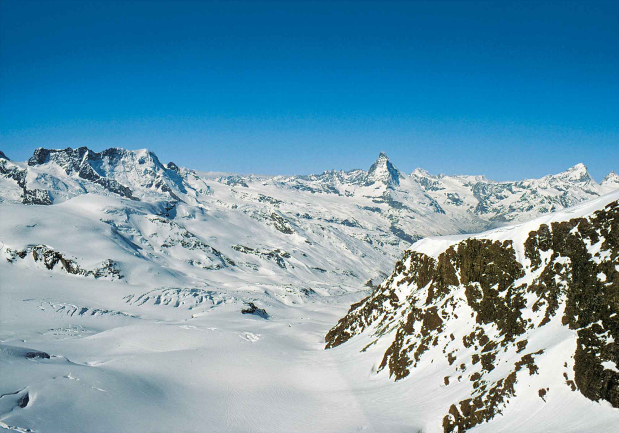 Ausblick vom Adlerpass auf Breithorn, Matterhorn und Dent Blanche.
