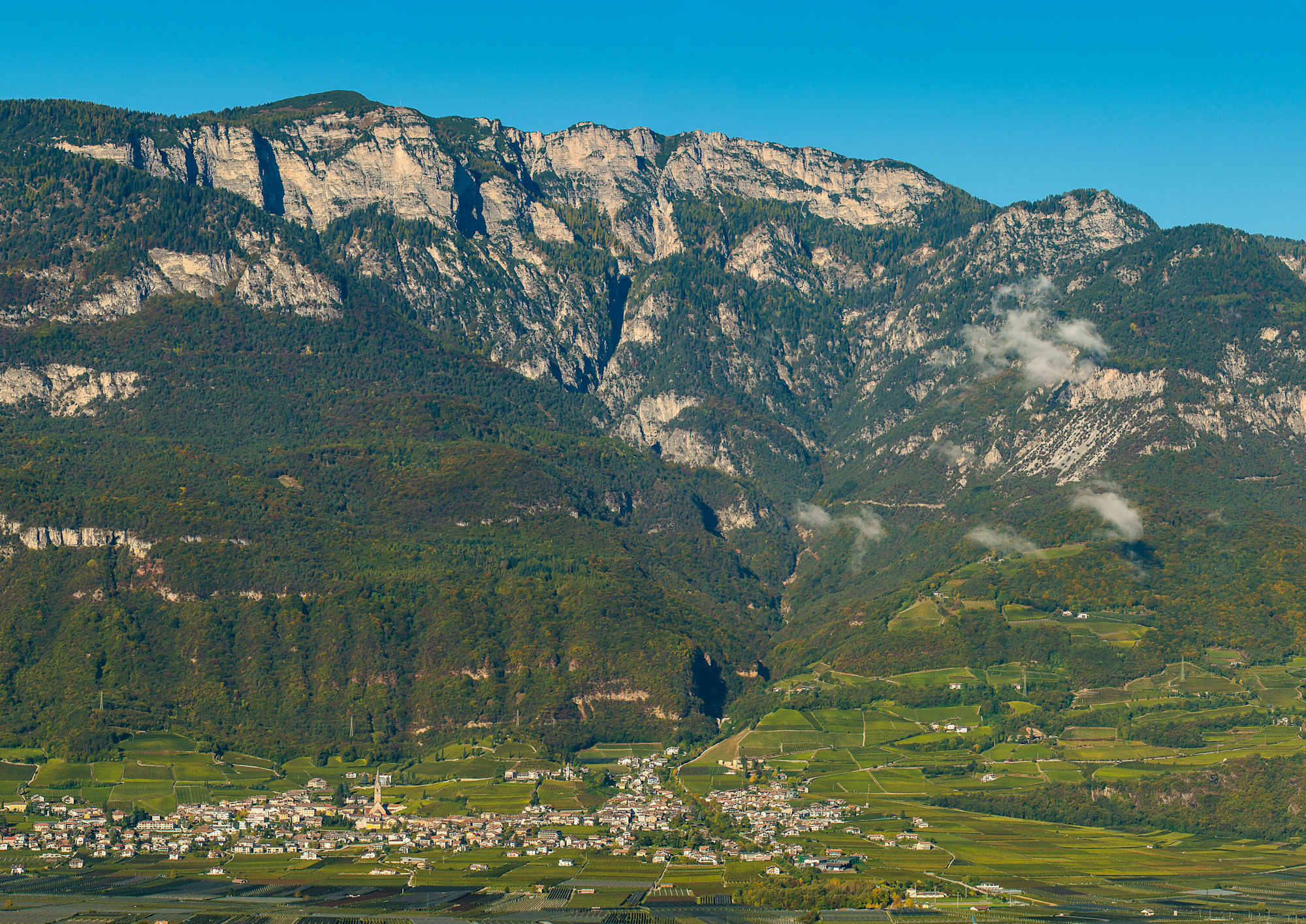 Der Blick auf das Höllental von der gegenüberliegenden Talseite
