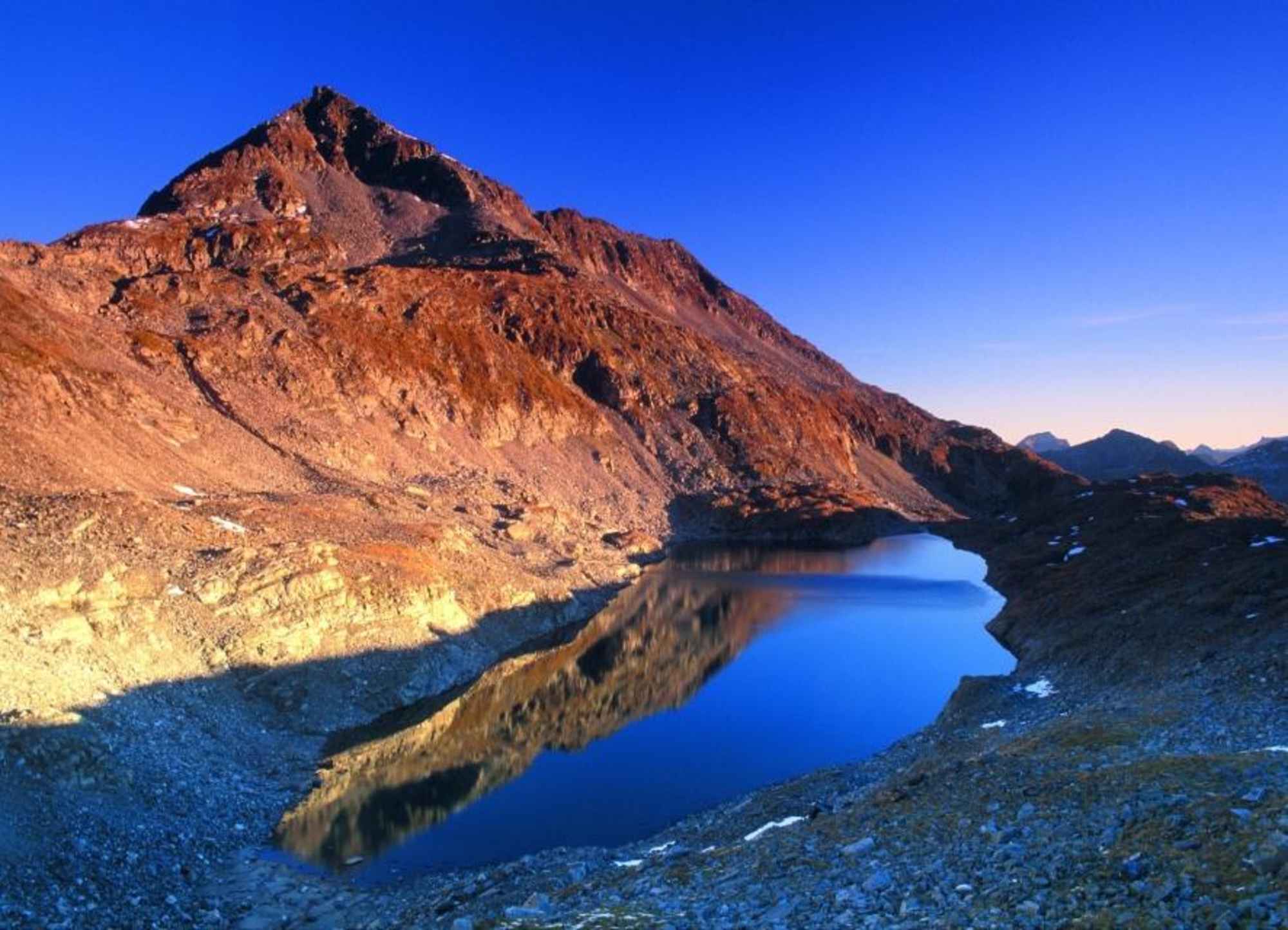 Schwarzhorn mit unterem Schwarzhornsee