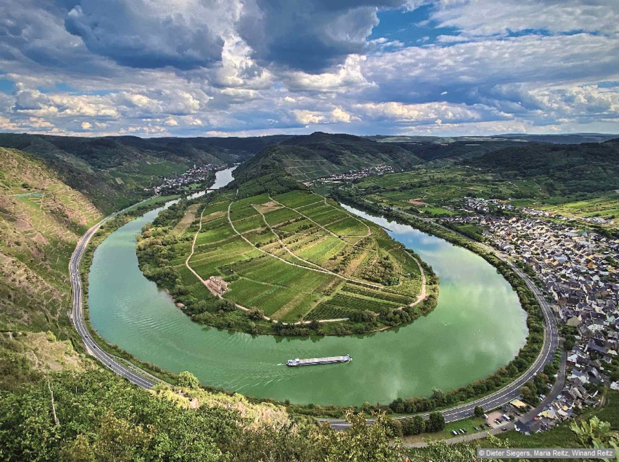 Ein Höhepunkt der Tour mit einmaligem Panorama: Blick auf die Moselschleife bei Bremm vom gleichnamigen Aussichtspunkt.