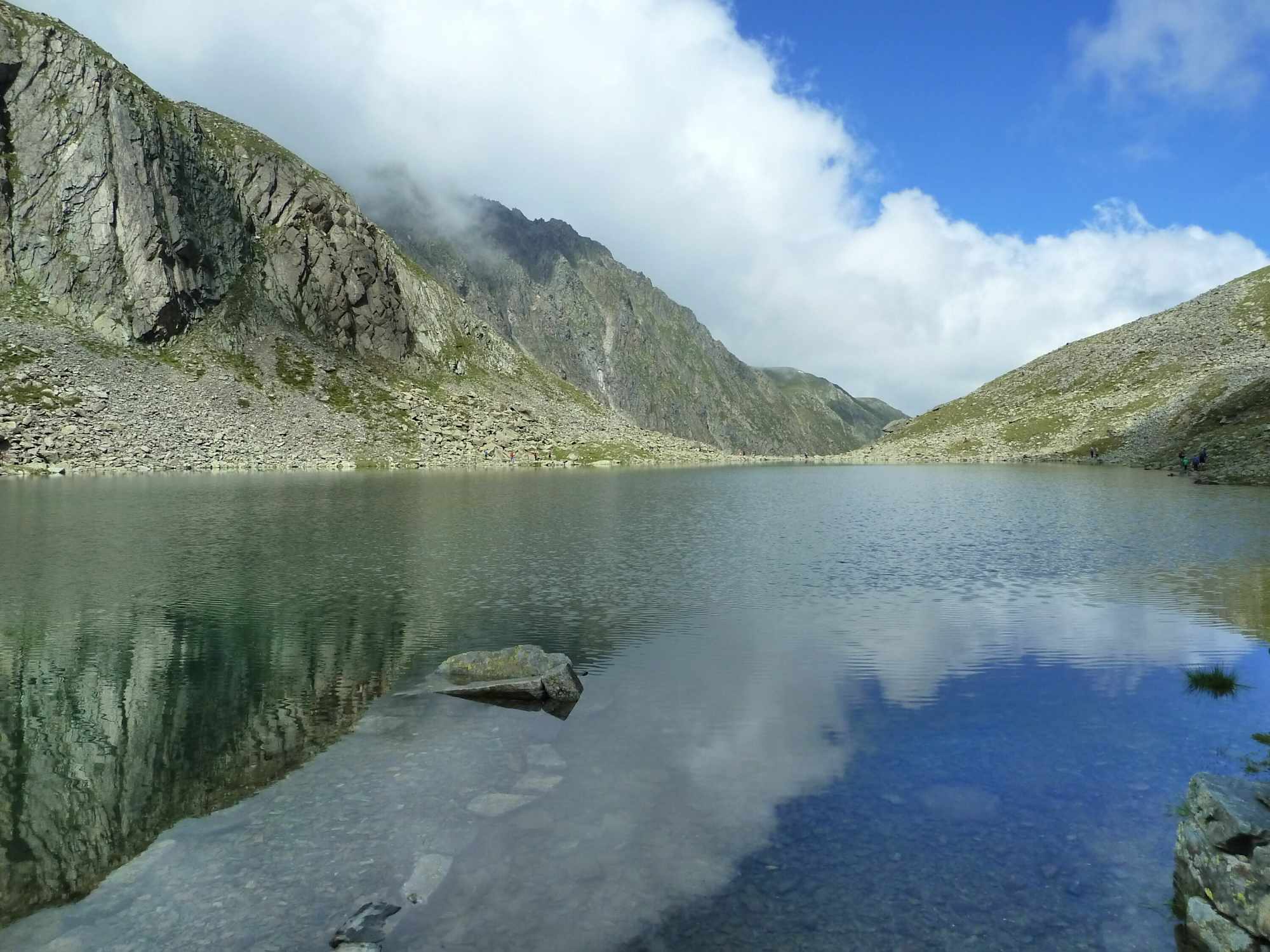 Kraftplatz Hunstalsee in den Stubaier Alpen in Tirol.