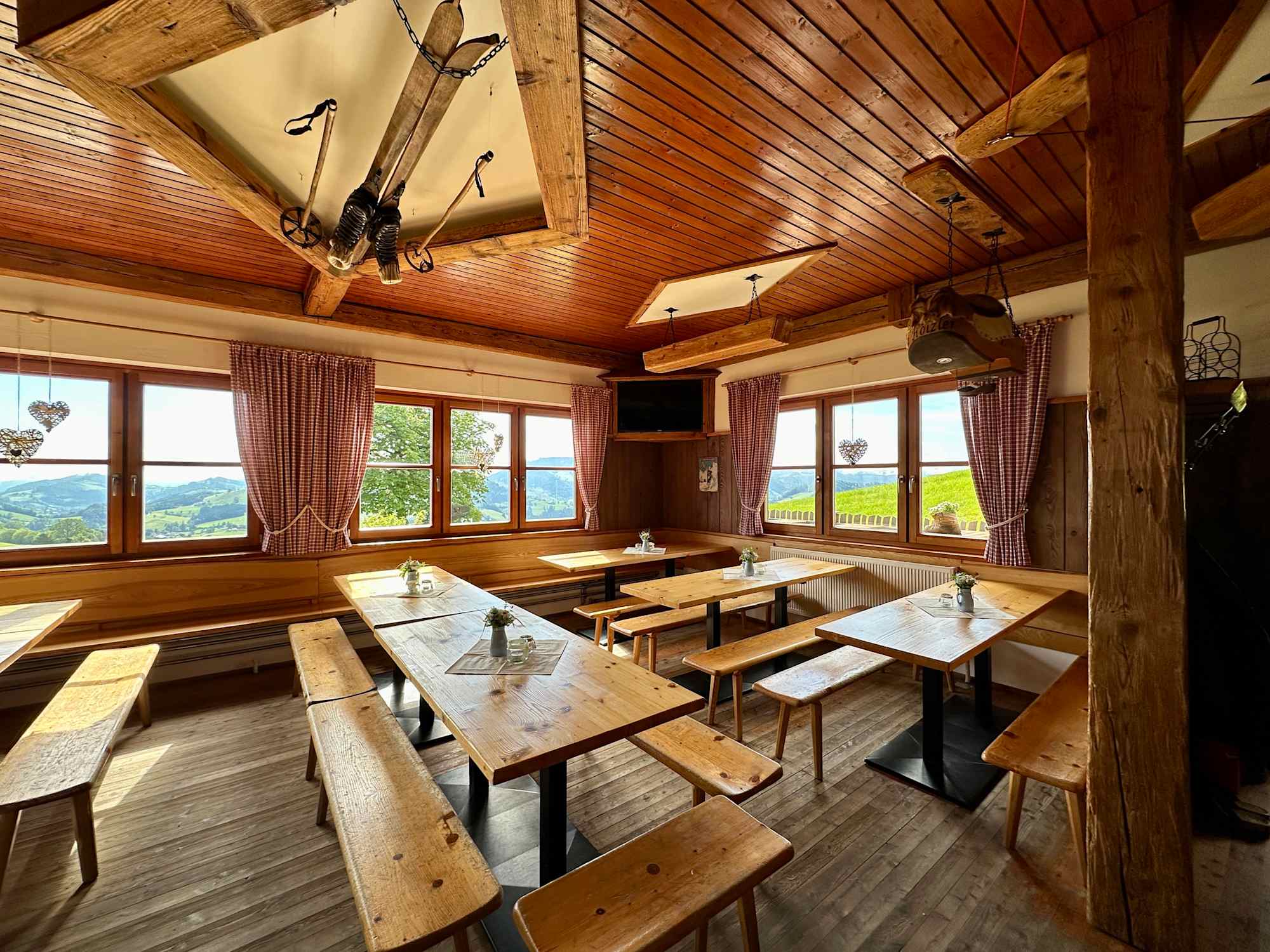 Gastraum in der Glasner Hütte