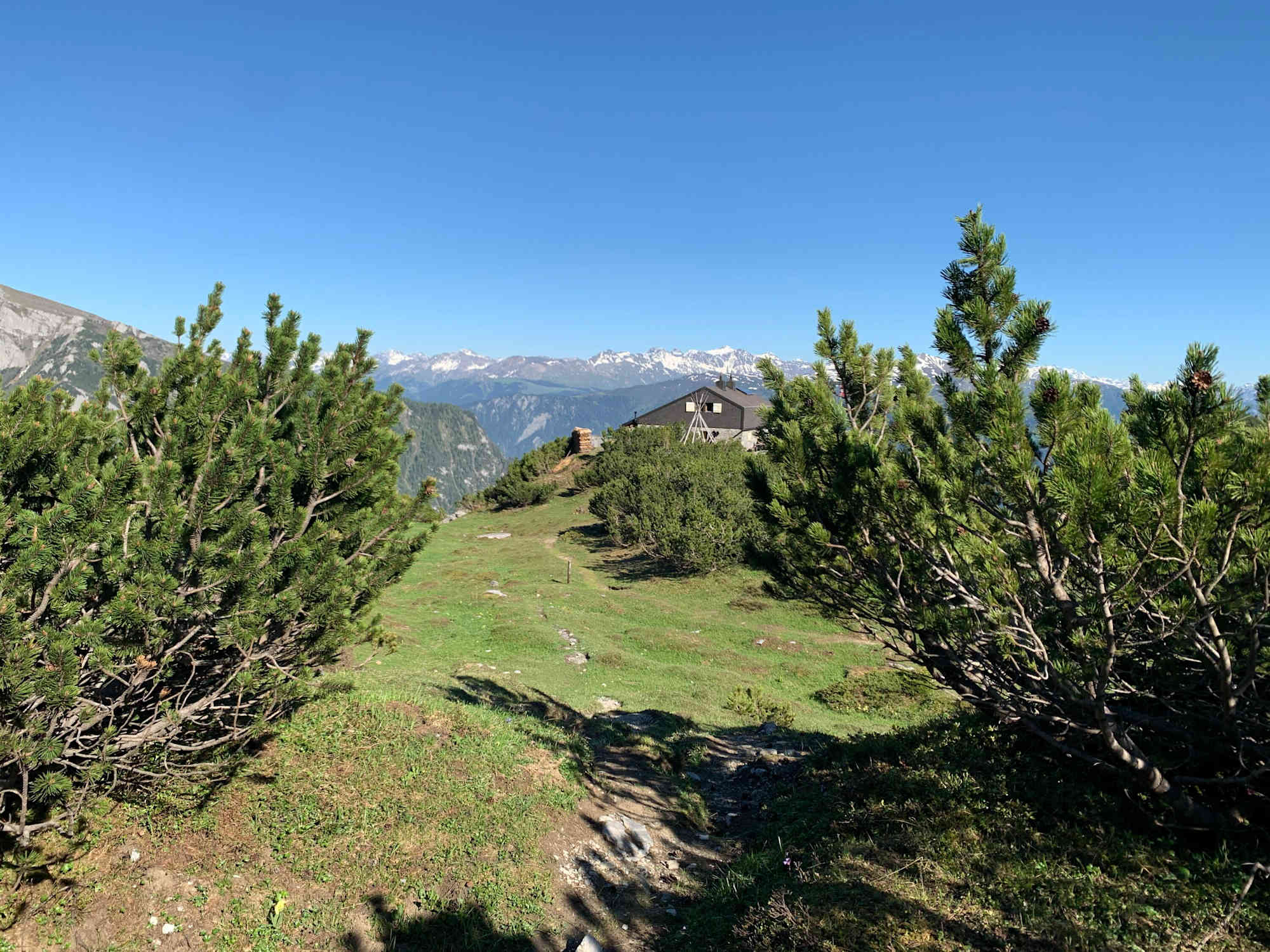 Blick auf die Ringelspitzhütte