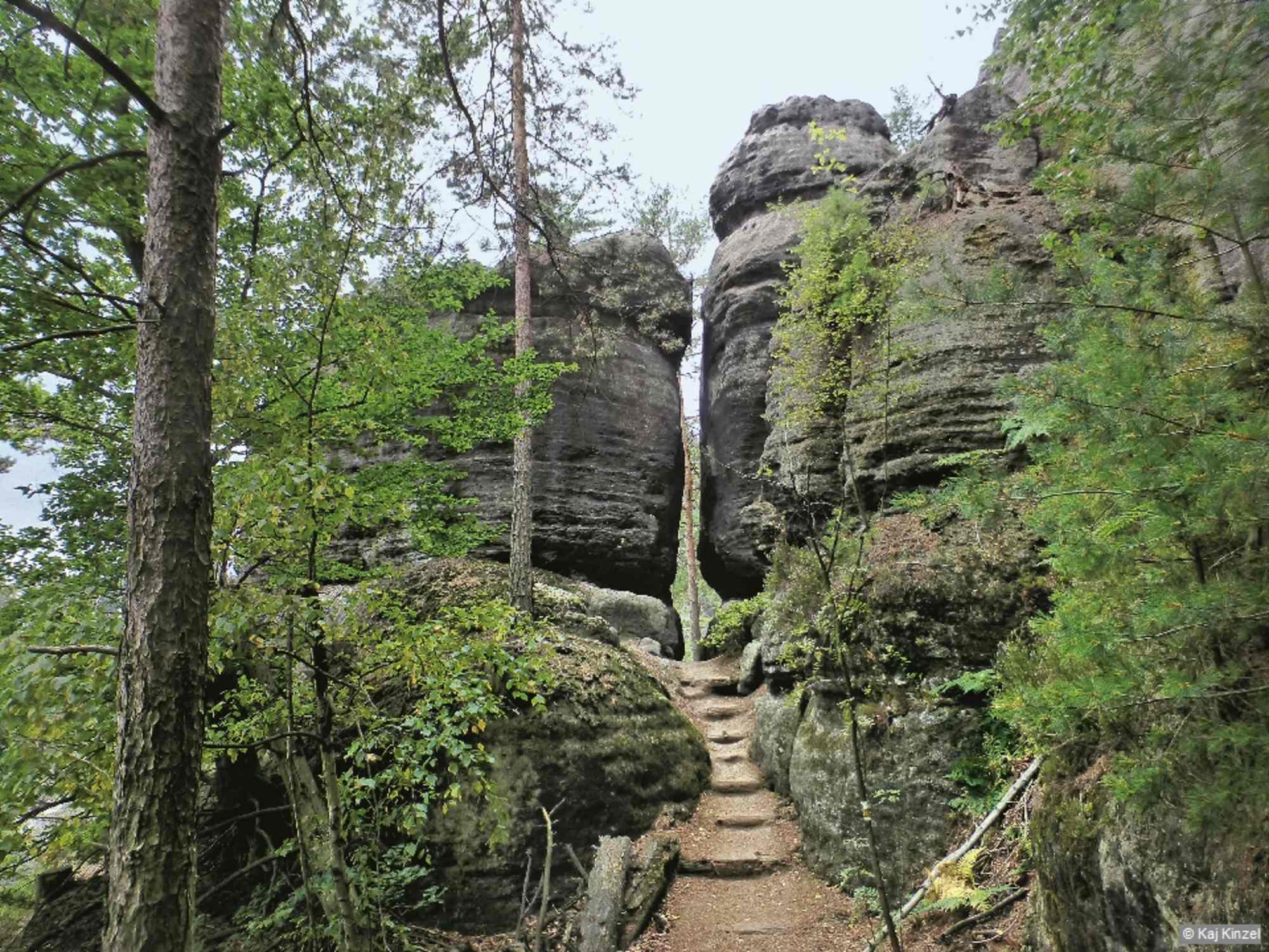 Abwechslungsreiche Felsenwelt über der Engen Stiege.