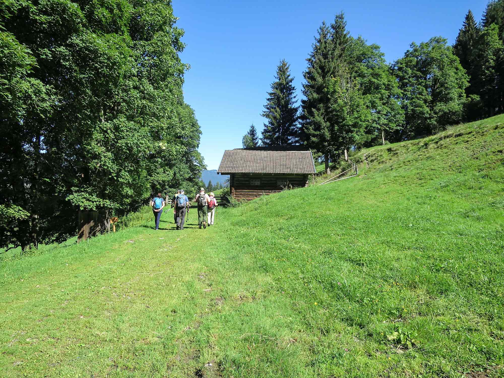 Gemütliches Wandern am Weg der guten Wünsche