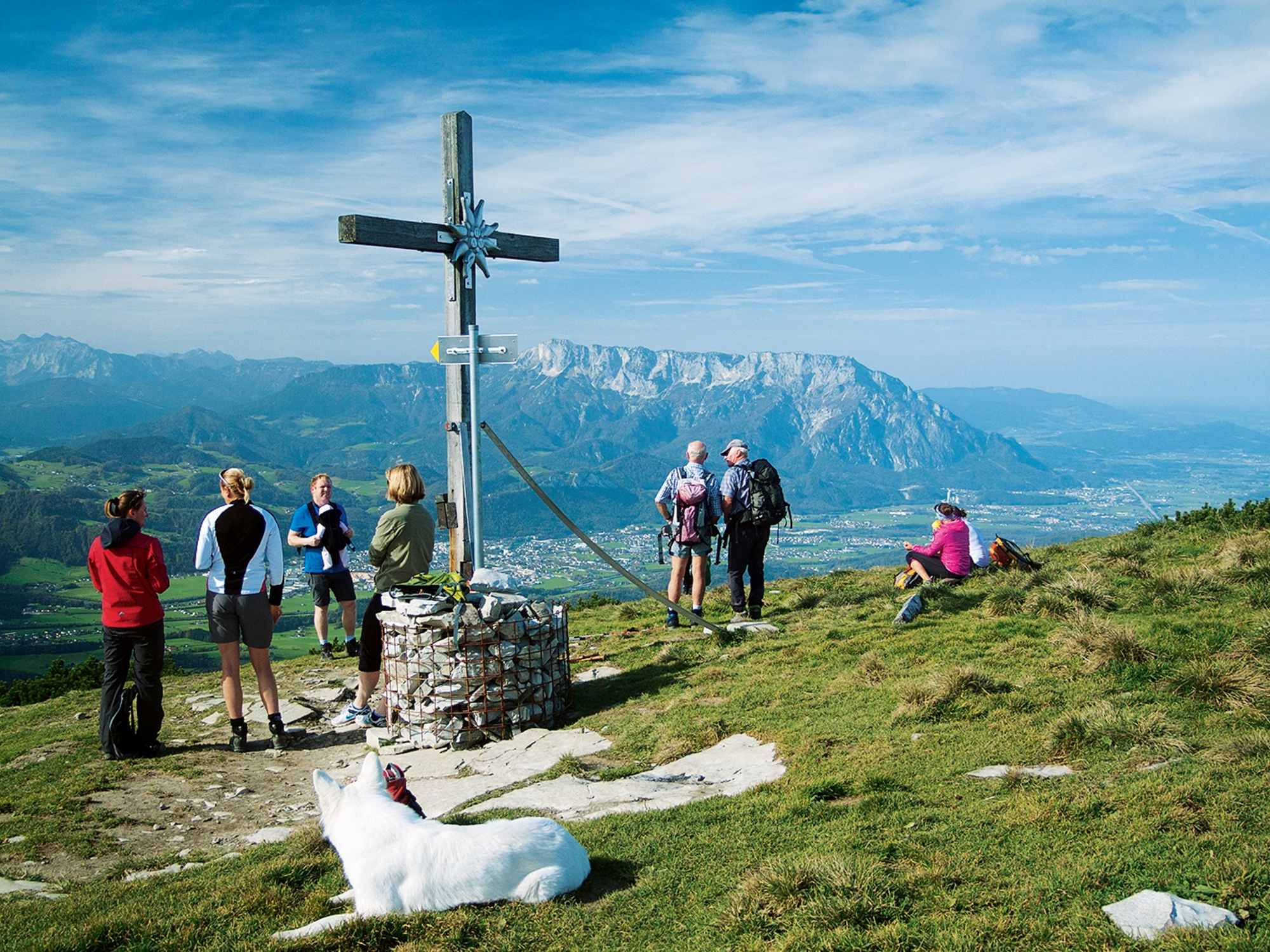 Ausblick vom Schlenken auf das Salzachtal und den Untersberg.