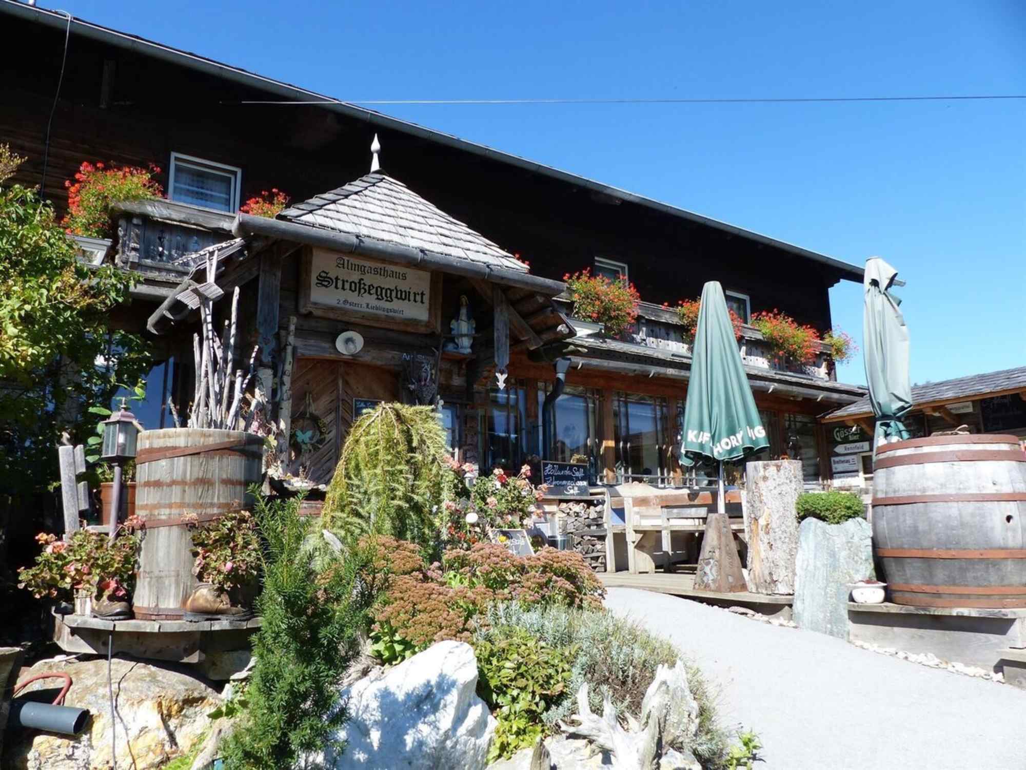 Schöne Einkehrmöglichkeit: Almgasthaus Stroßeggwirt