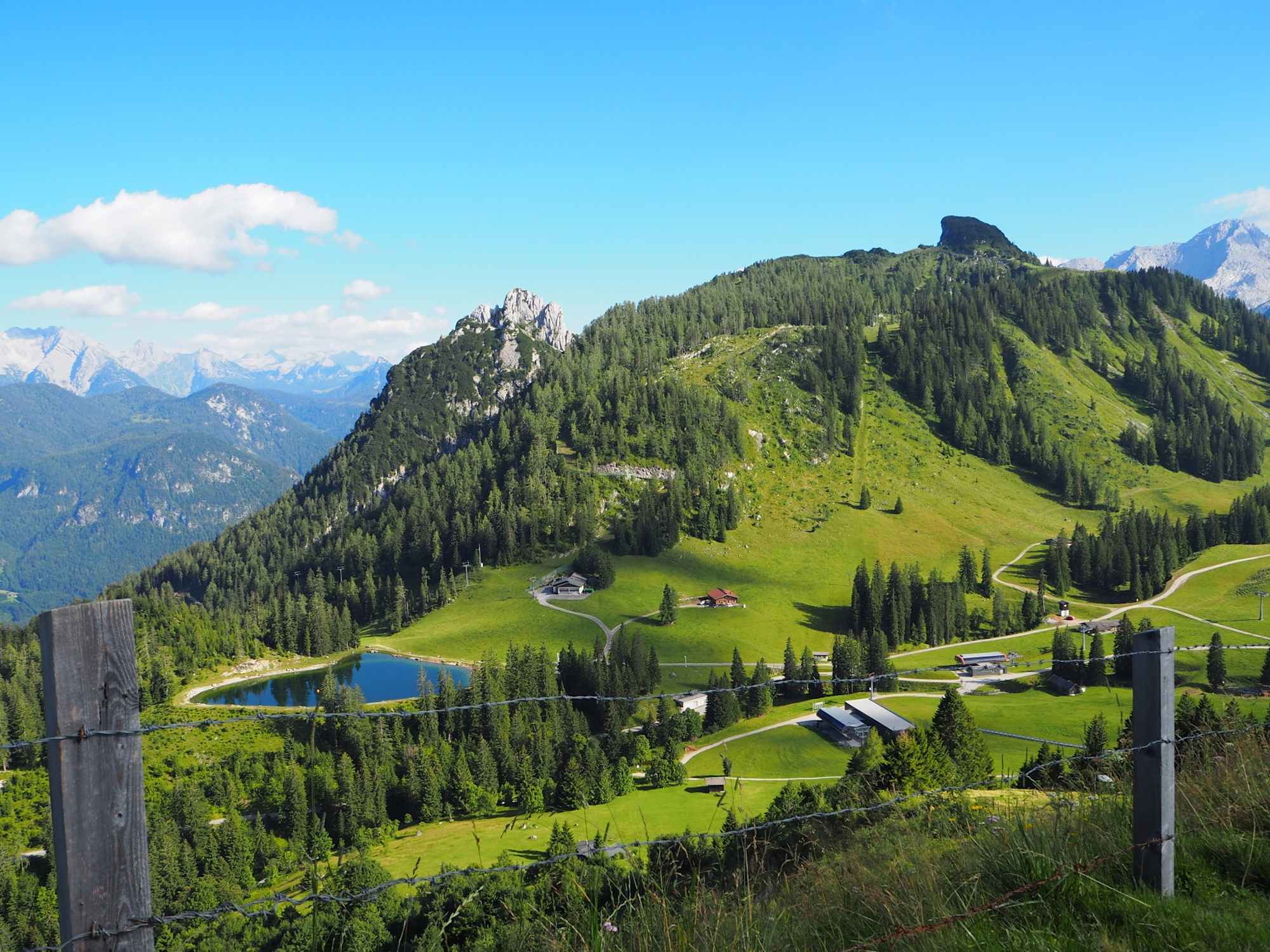 Blick über die Loferer Almenwelt auf Gföllhörndl und Grubhörndl