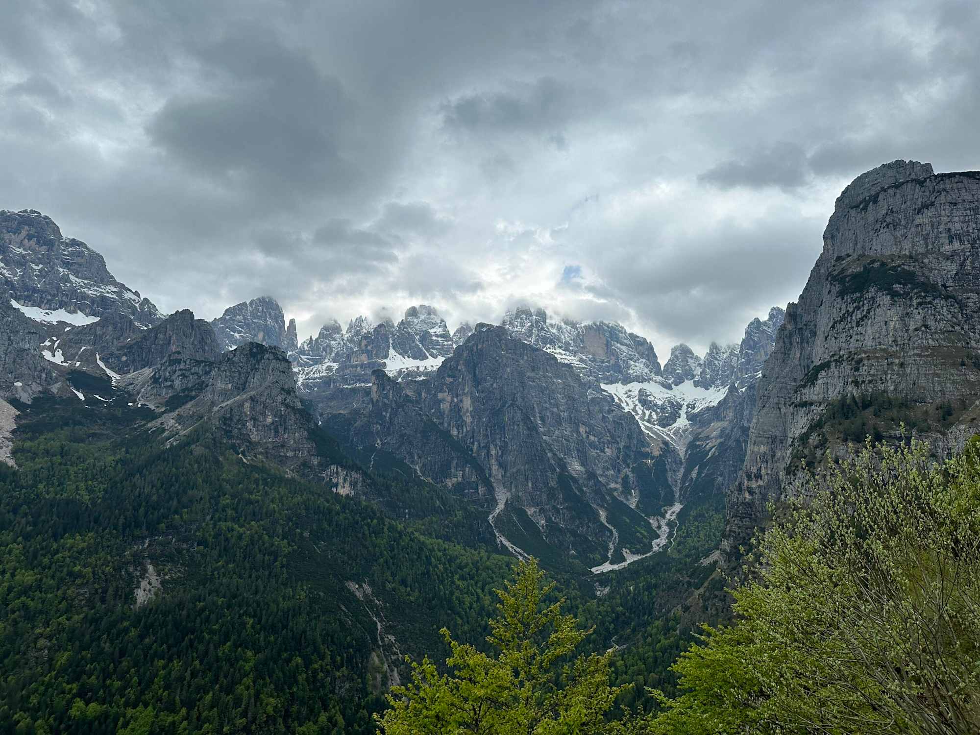 Blick von der Hütte La Montanara in die Brent