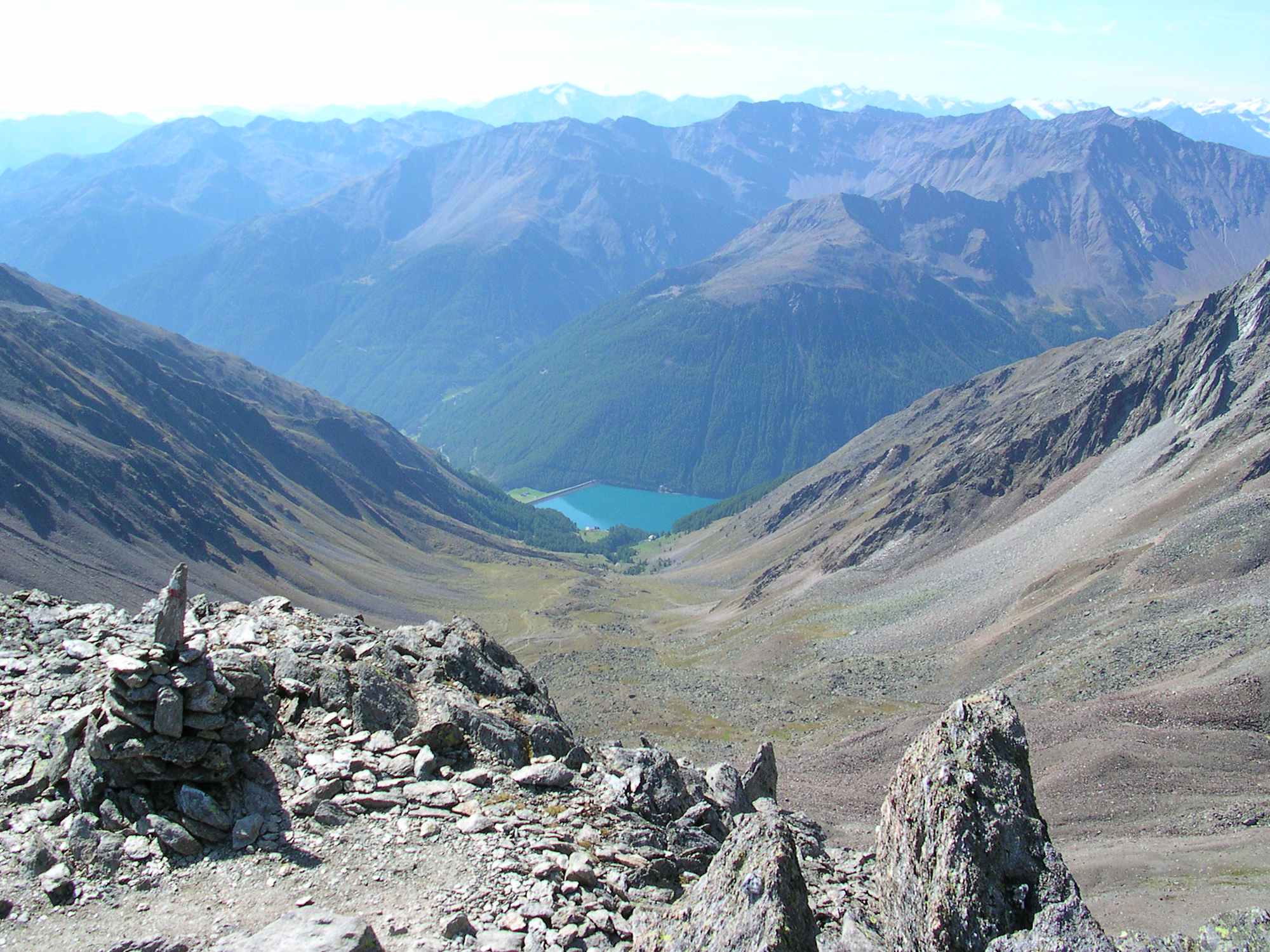 Blick auf den Vernagt-stausee im Schnalstal