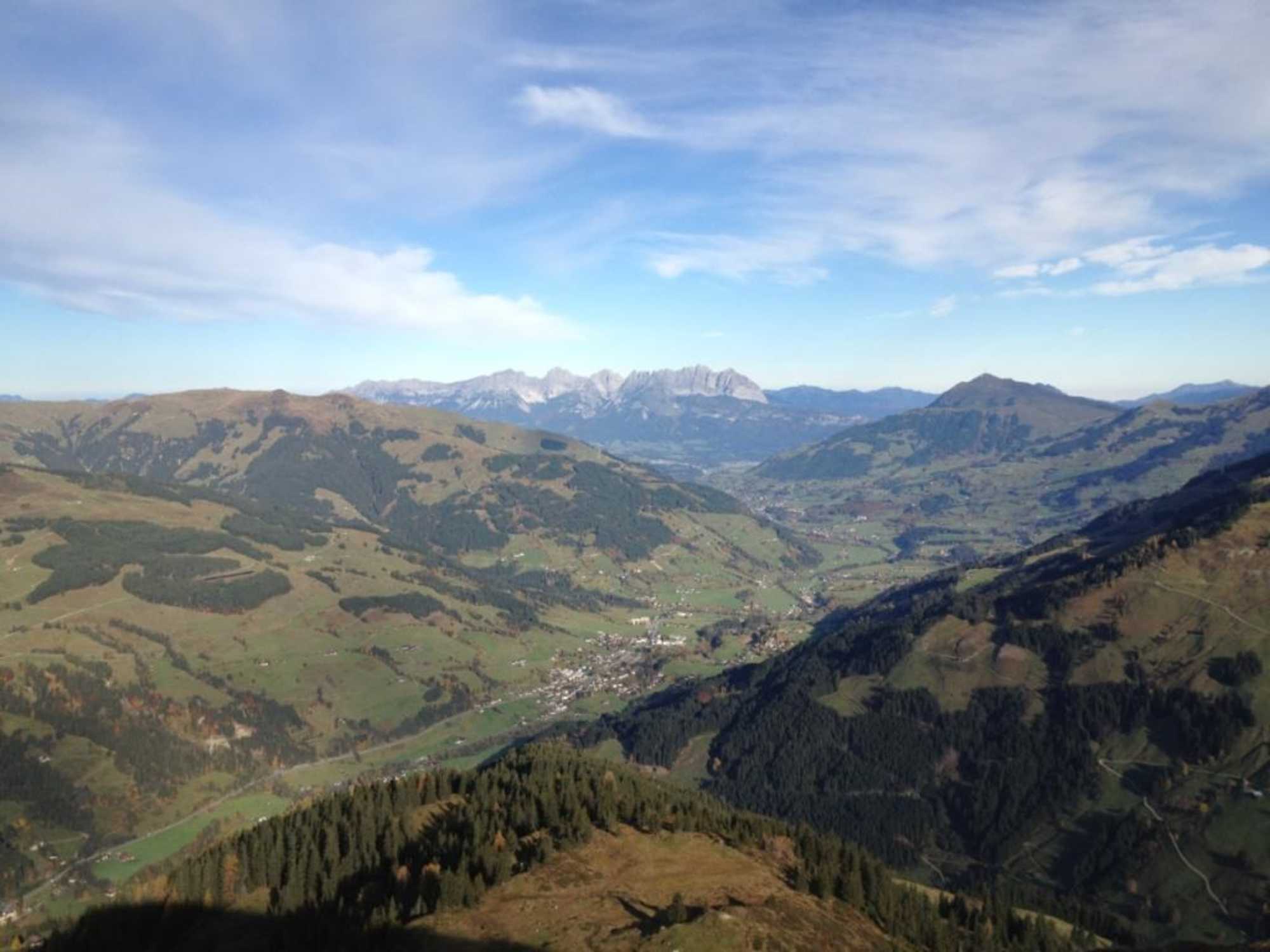 Blick über die Tiroler Landesgrenze bis zum Wilden Kaiser