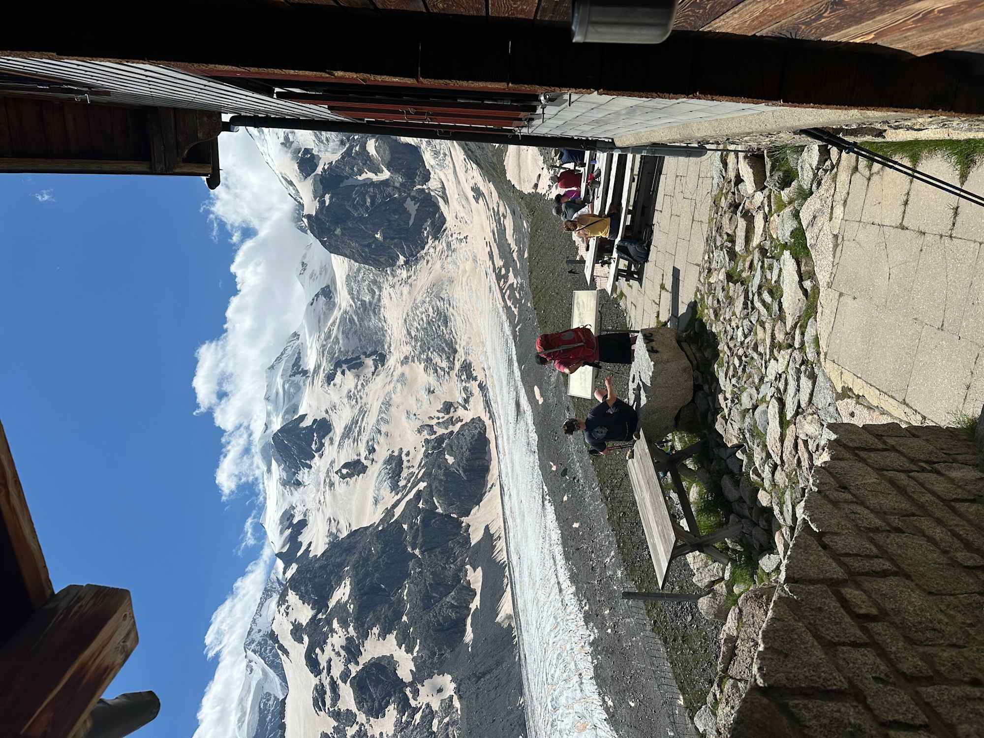 Blick auf den Morteratsch Gletscher und dem Piz Bernina im Hintergrund