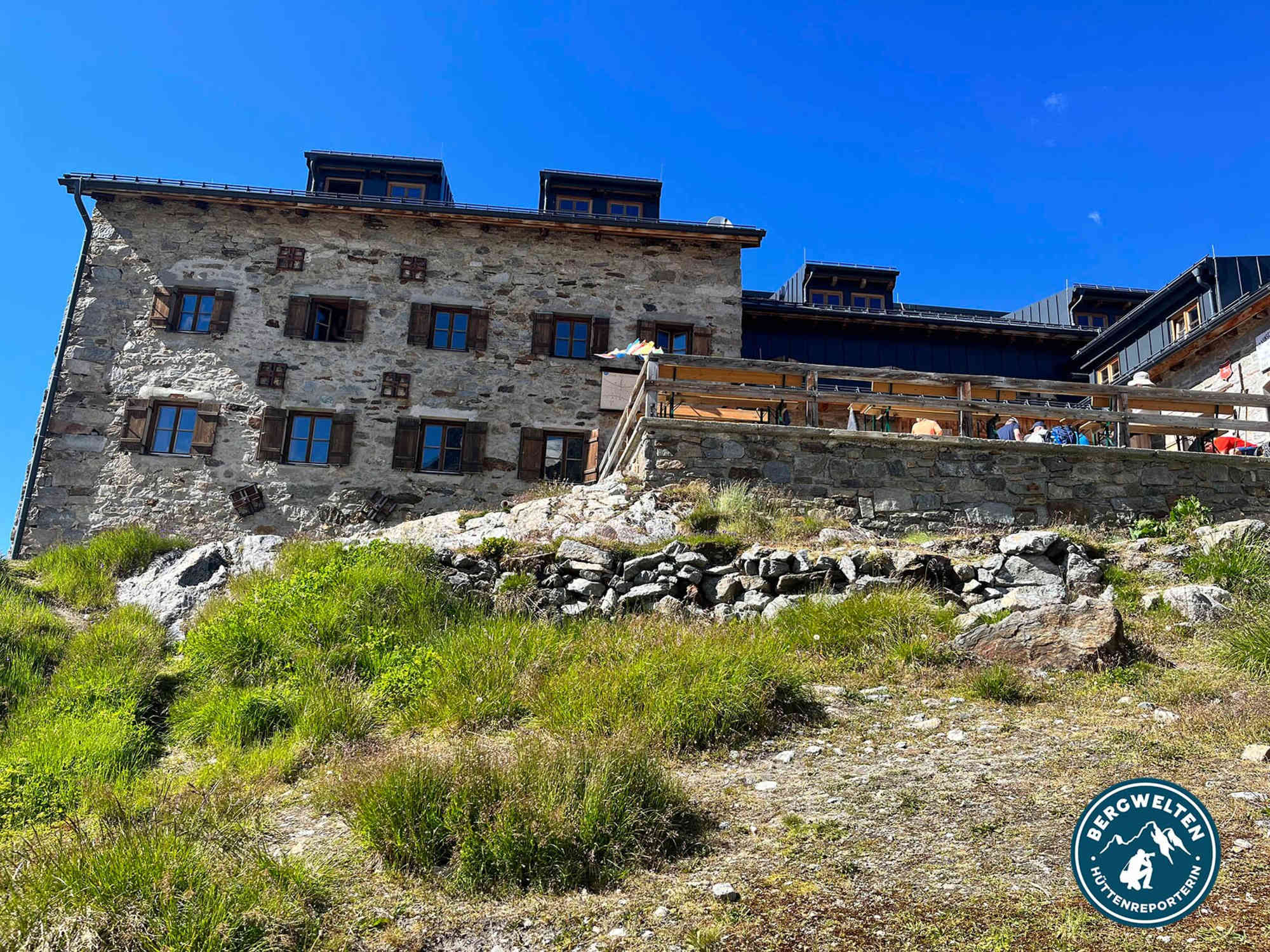Die große Braunschweiger Hütte ist ein wichtiger Stützpunkt auf der Alpenüberquerung von Oberstdorf nach Meran