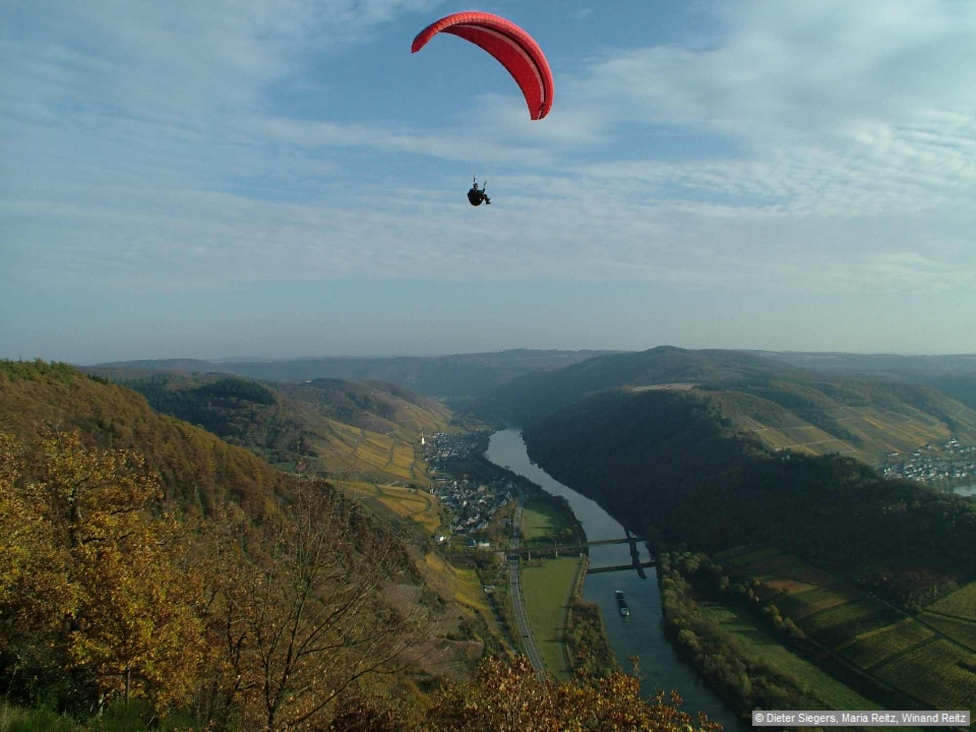 Von hier starten auch Gleitschirmflieger zu ihren luftigen Ausflügen über das Moseltal.