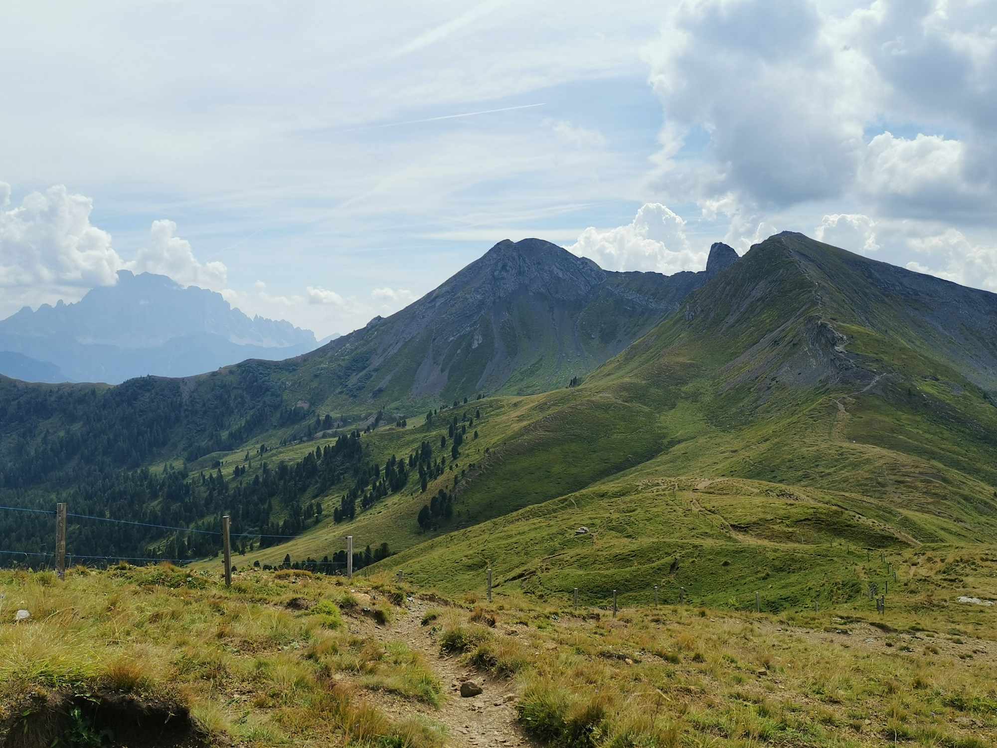 Blick auf den gesprengten Berg, den Col di Lana