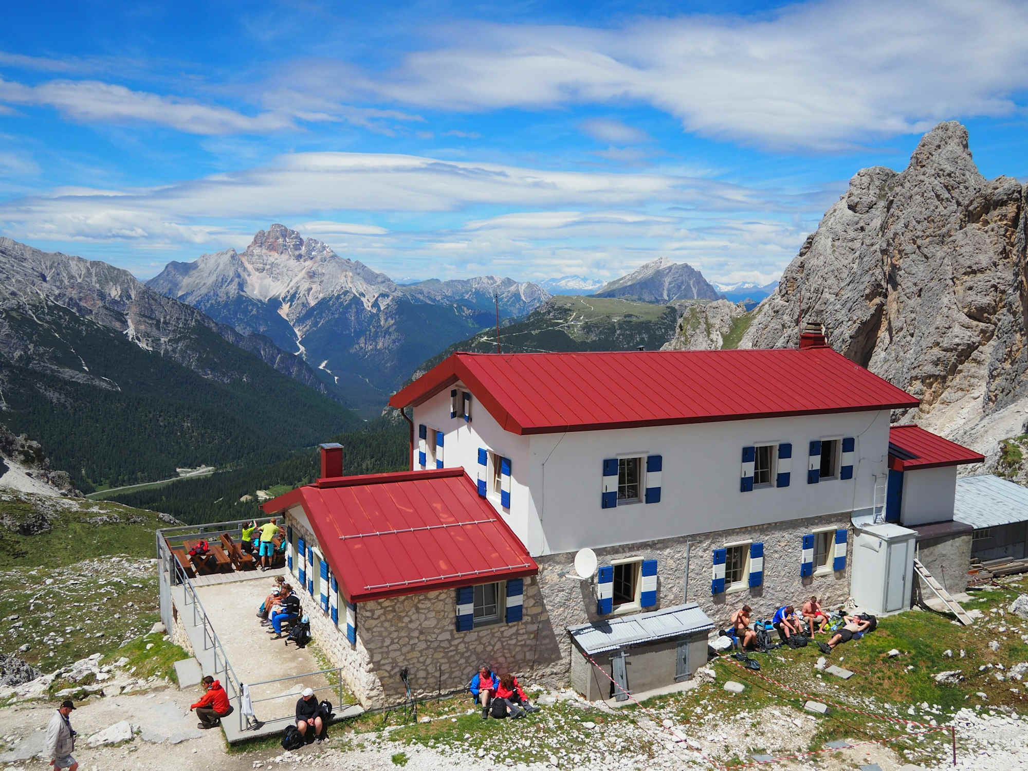Die Fonda-Savio-Hütte ist das Ziel dieser Etappe.