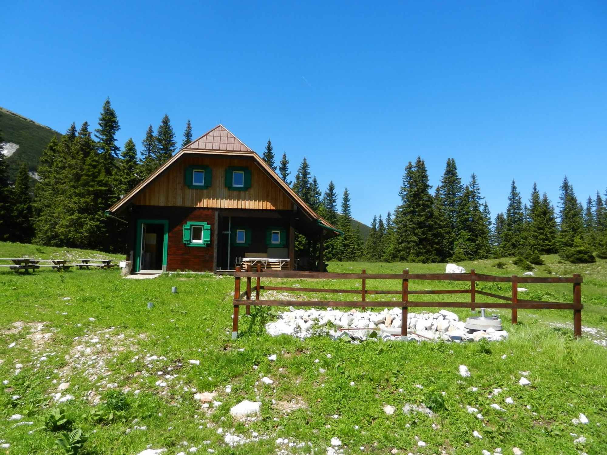 Die traditionsreiche Gloggnitzerhütte auf der Raxalpe