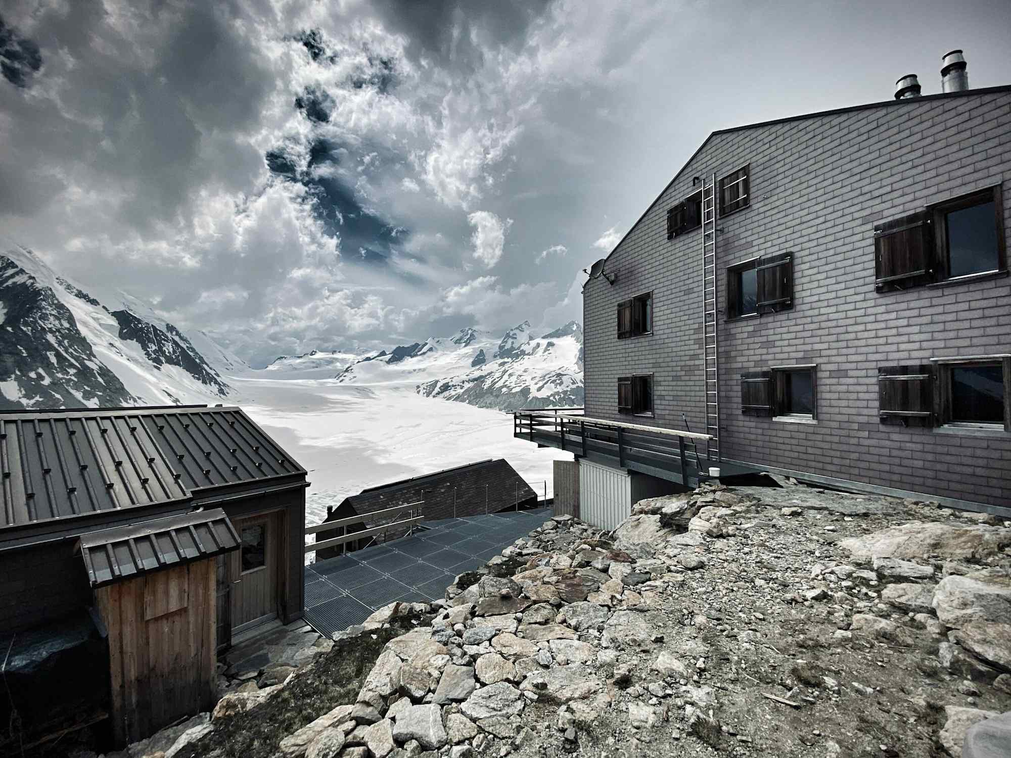 Die Konkordiahütte liegt auf 2.850 Metern