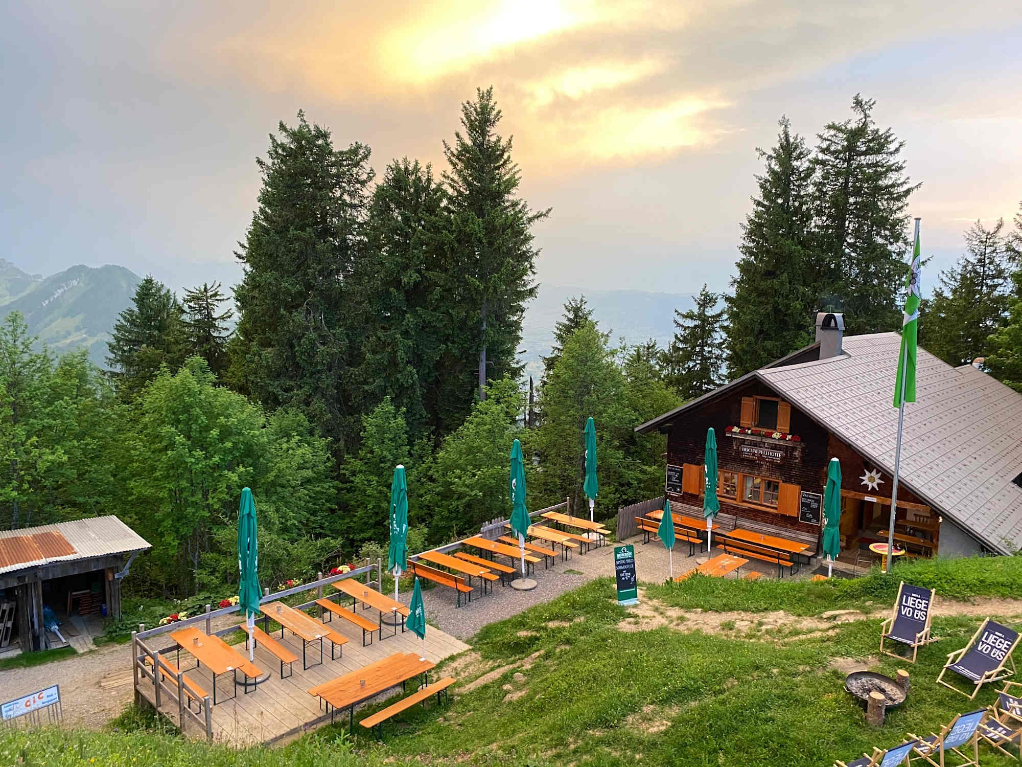 Die Hochälpelehütte in schöner Aussichtsalge