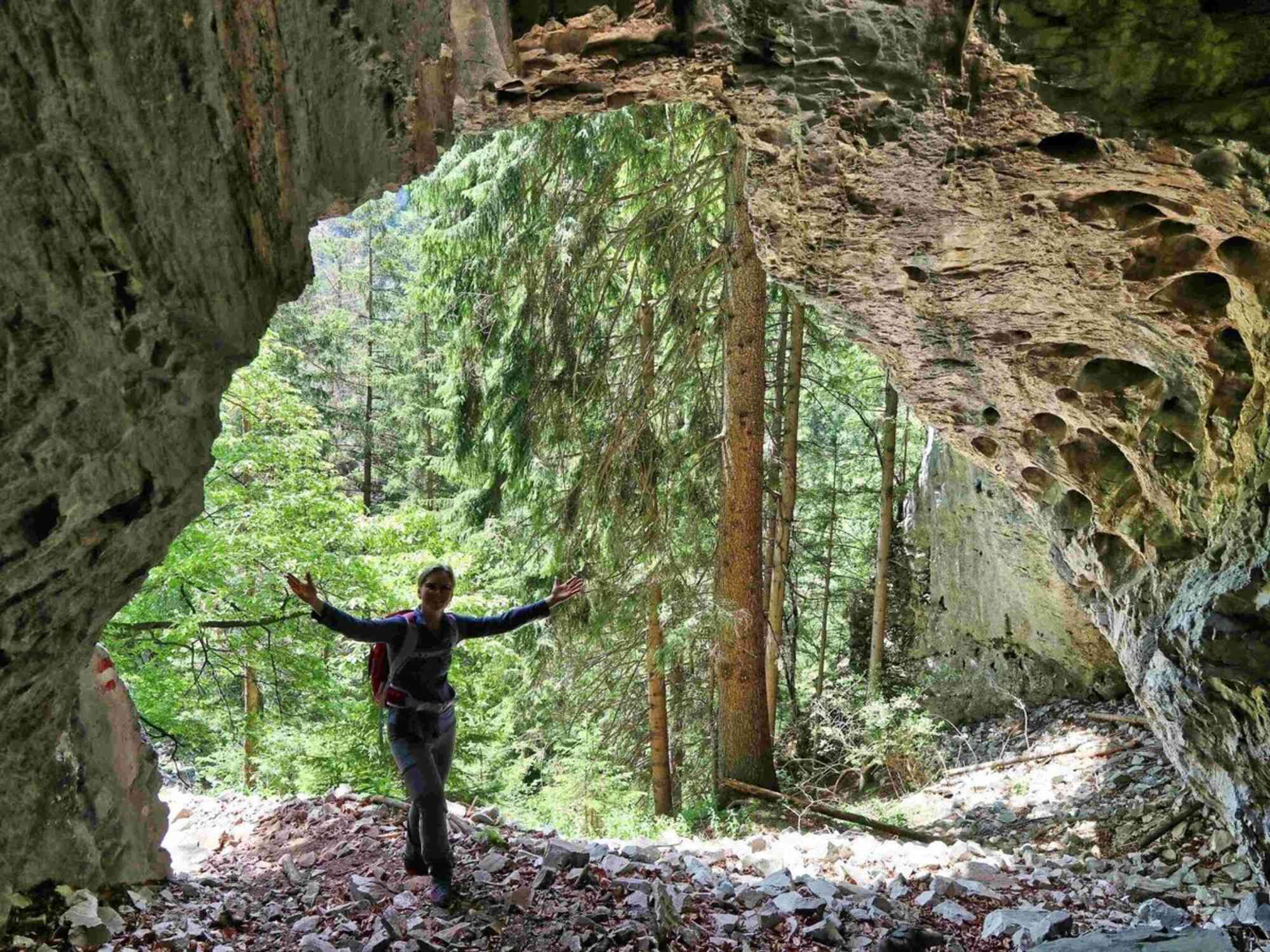 Höhle am Jägersteig in der Weizklamm