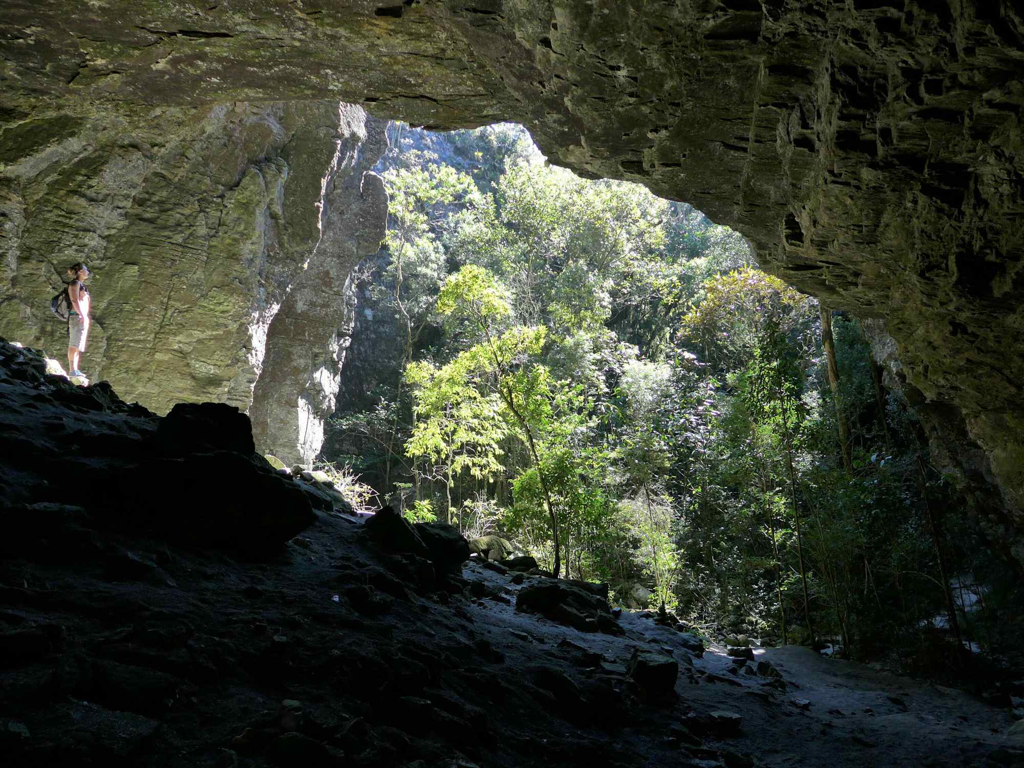 Die beeindruckende „Gruta dos Três Arcos“