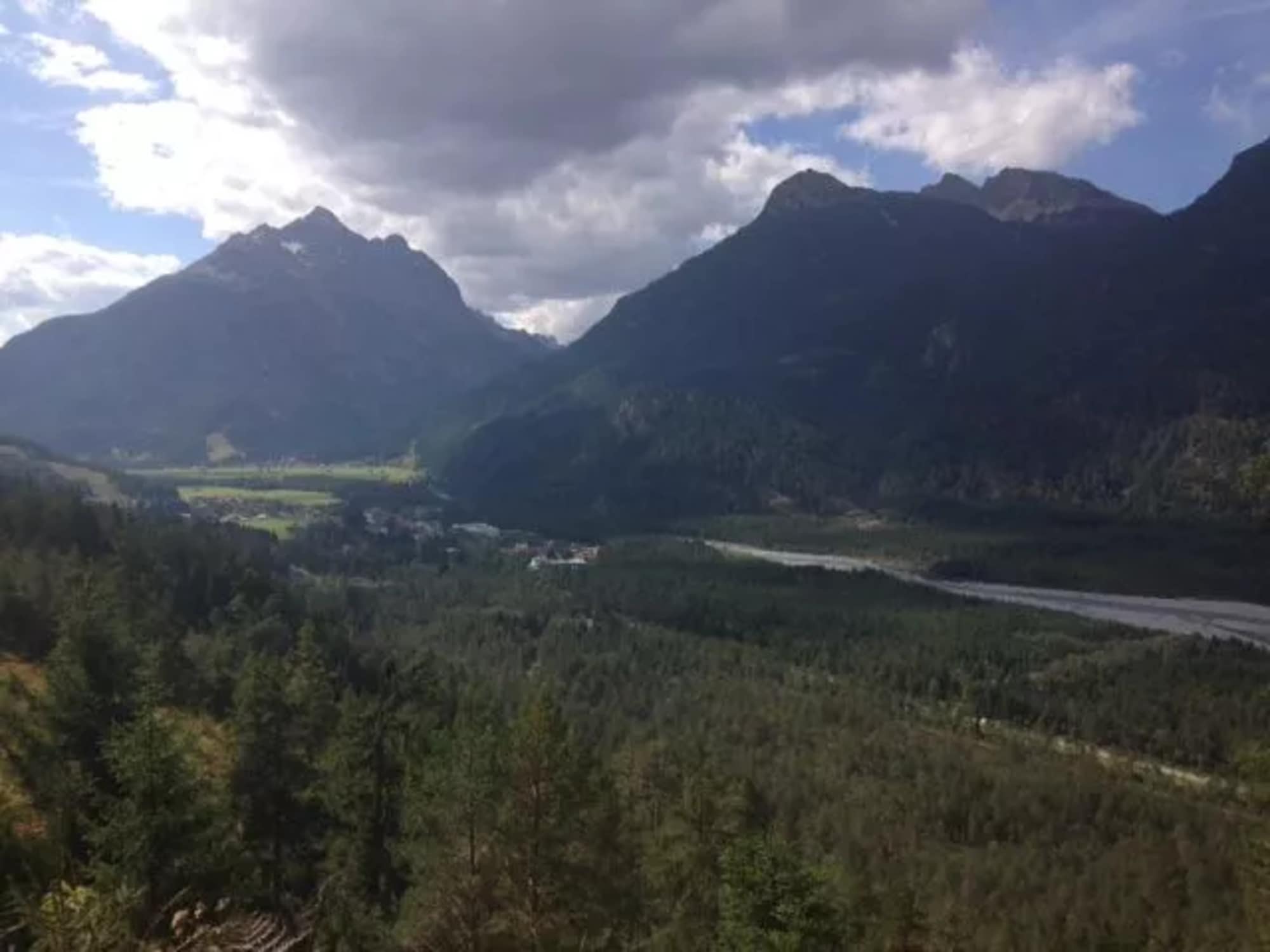 Blick auf den Lech und die Klimmgrubachspitze