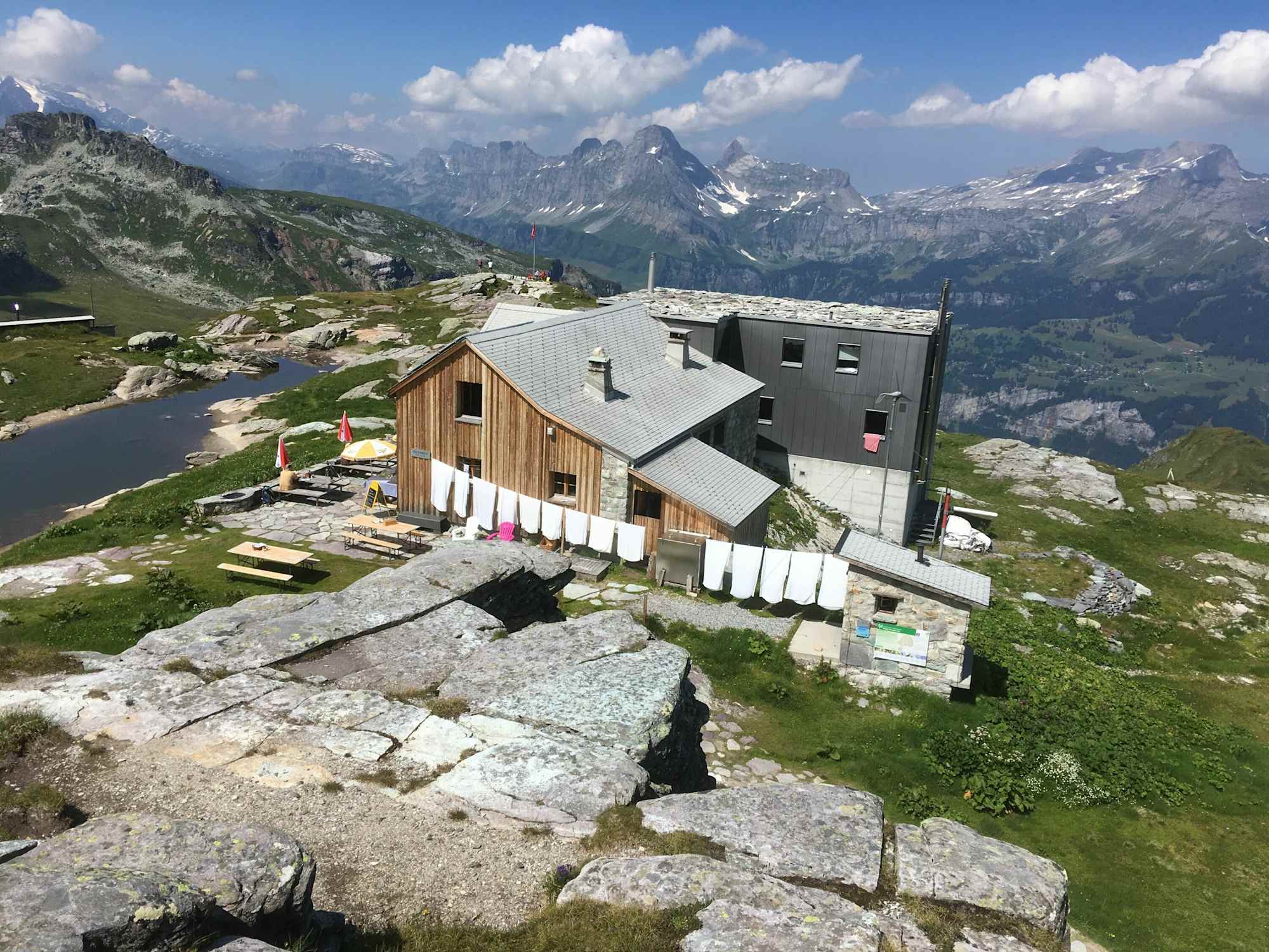 Die Leglerhütte mit dem kleinen See.