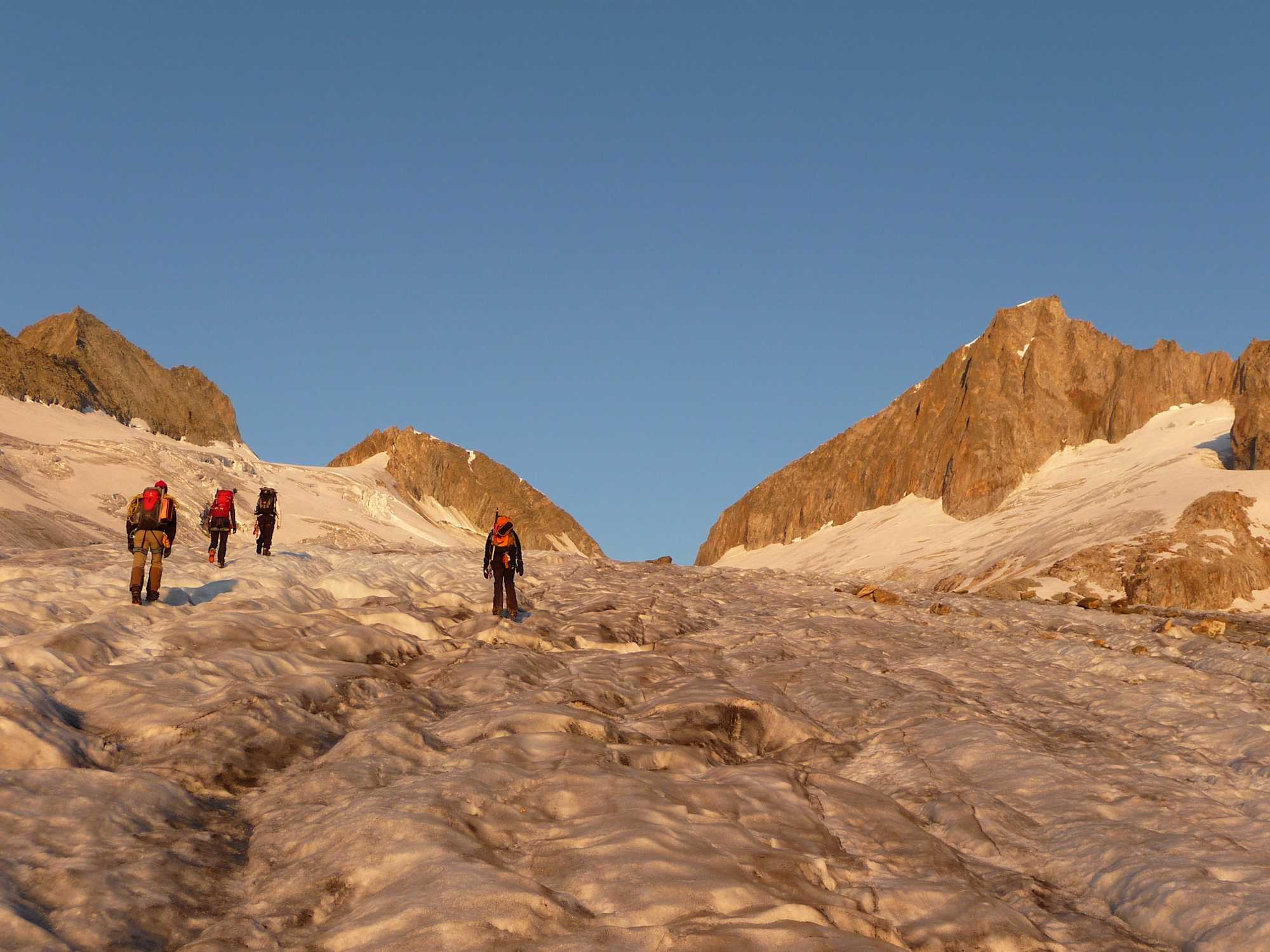 Morgendlicher Anstieg zum Oberaarhorn
