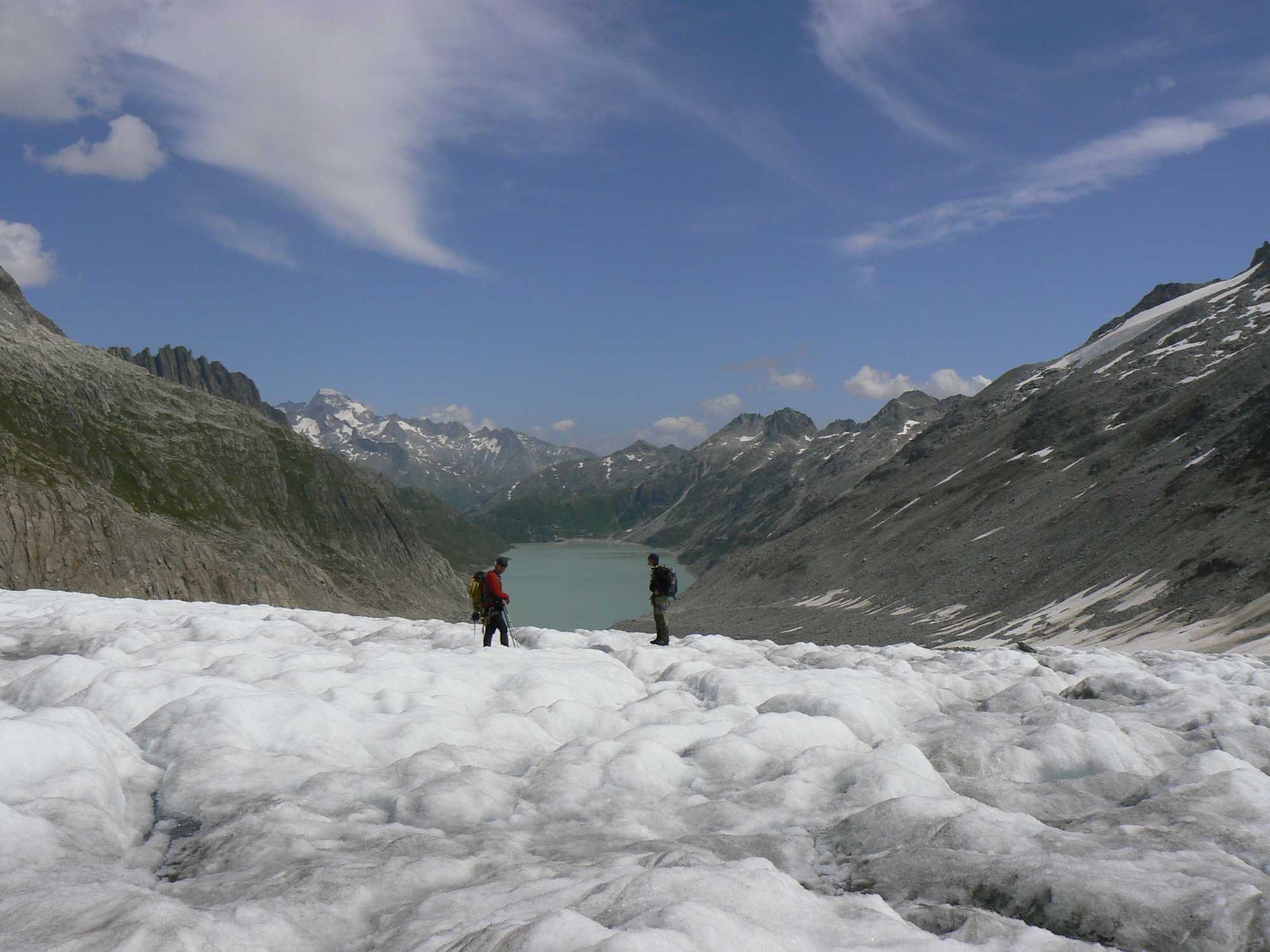 Blick beim Abstieg zum Oberaarsee