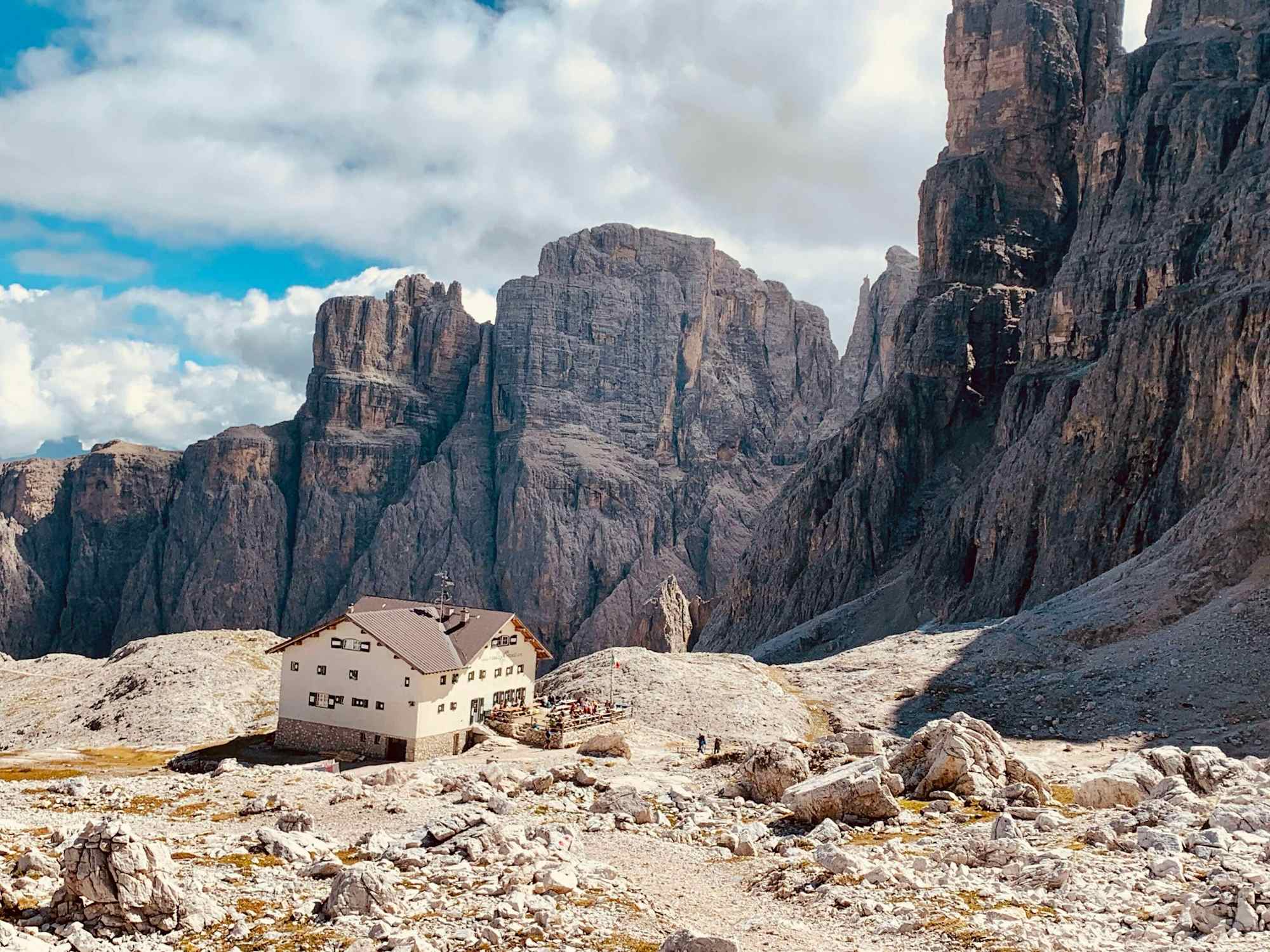 Die Pisciadù Hütte befindet sich in der nördlichen Sellagruppe.