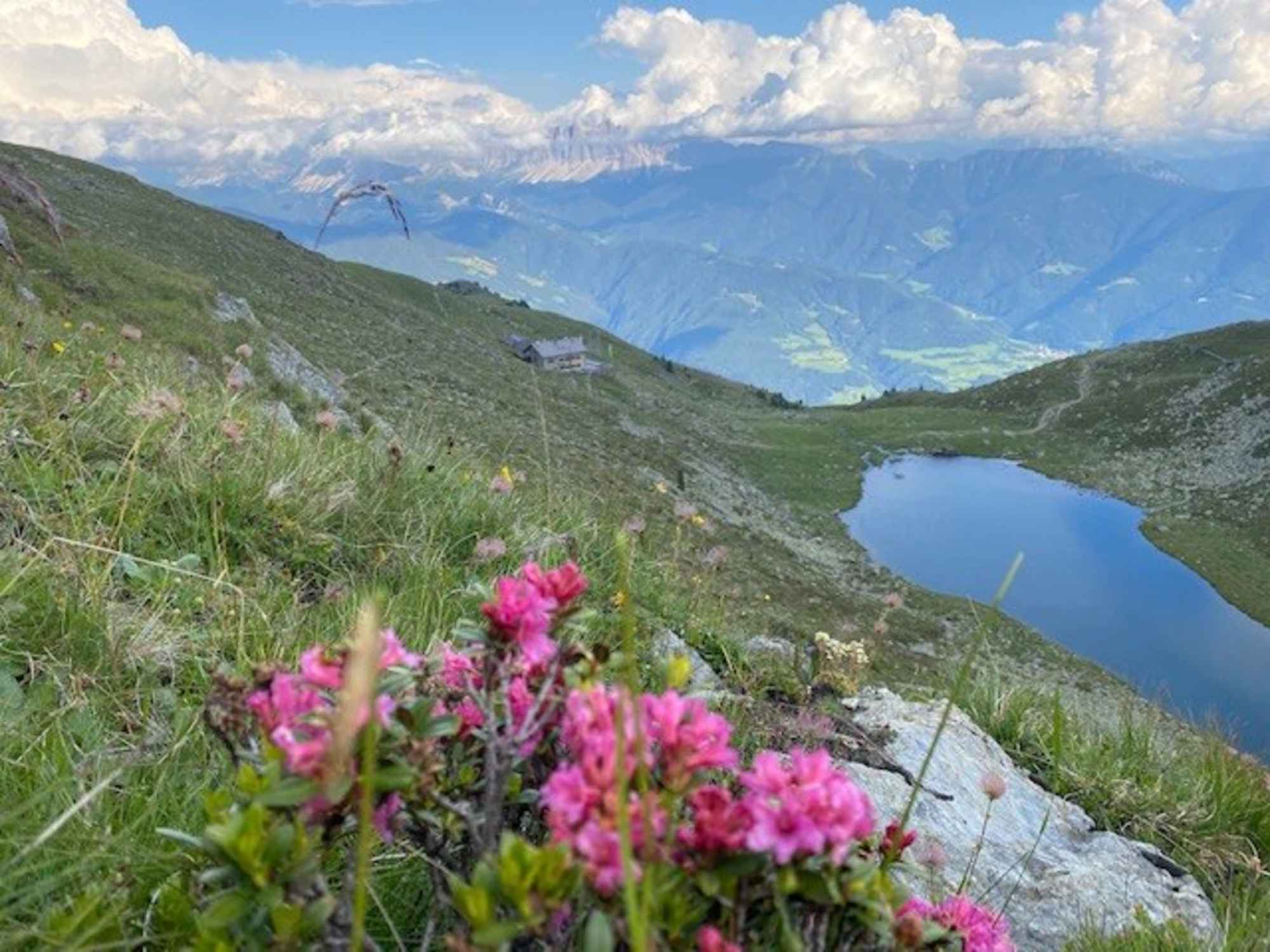Der Radlsee mit der Radelseehütte links oben