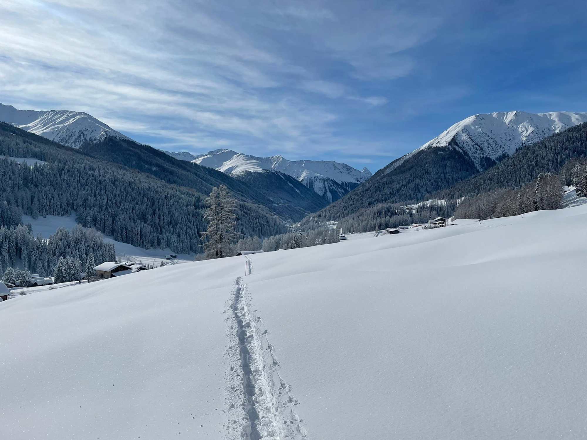 Schöne Landschaft am Tinzenblick-Trail