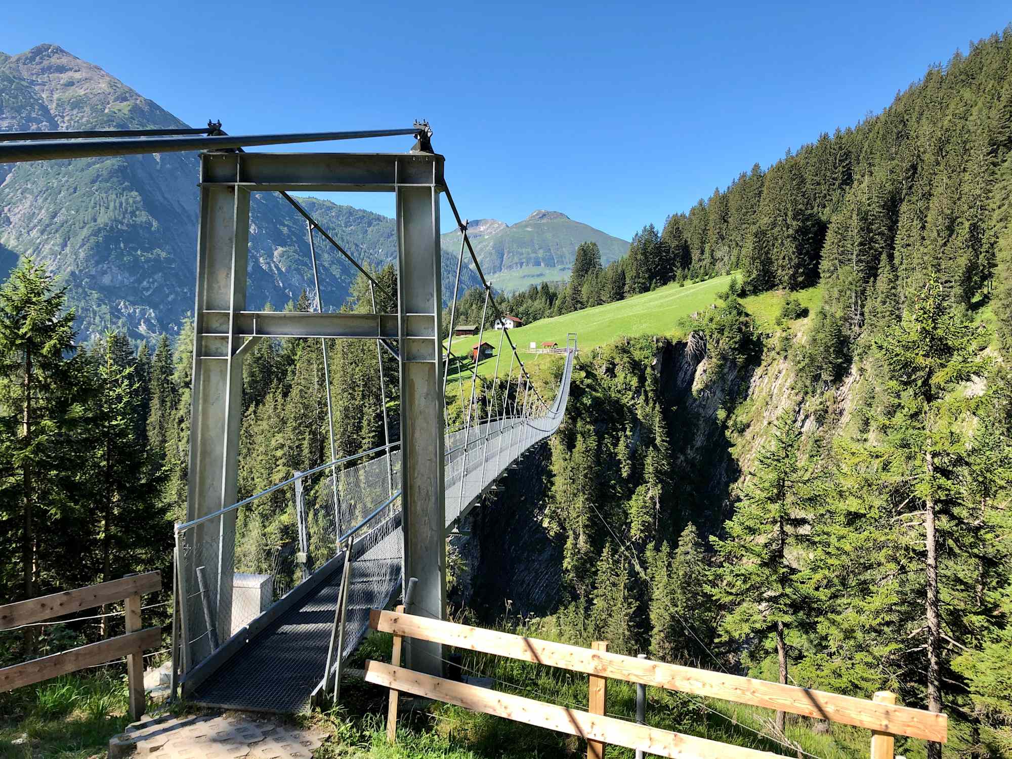 Die Hängebrücke in Holzgau