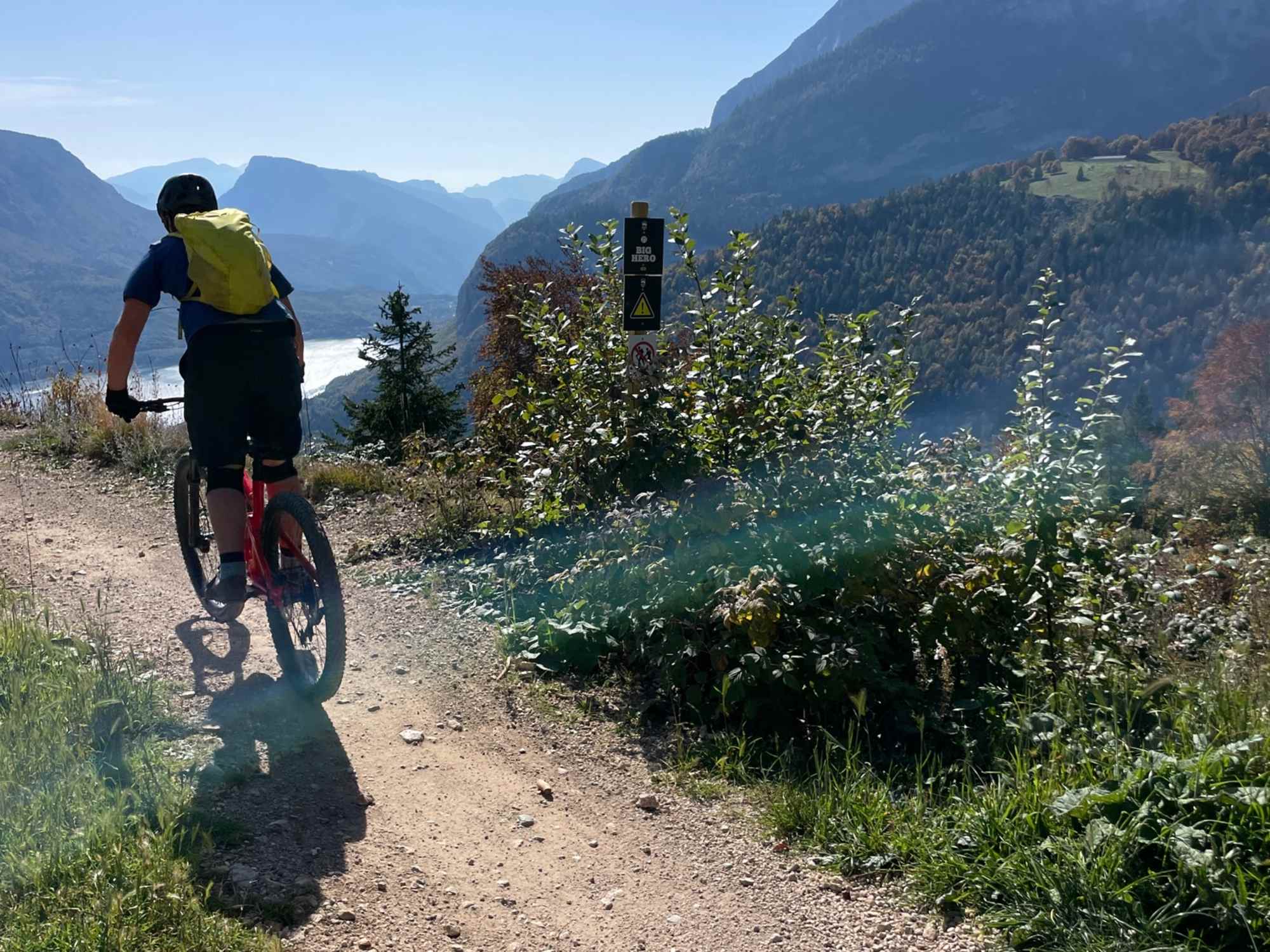 Abfahrt über leichte Trails zum Molvenosee