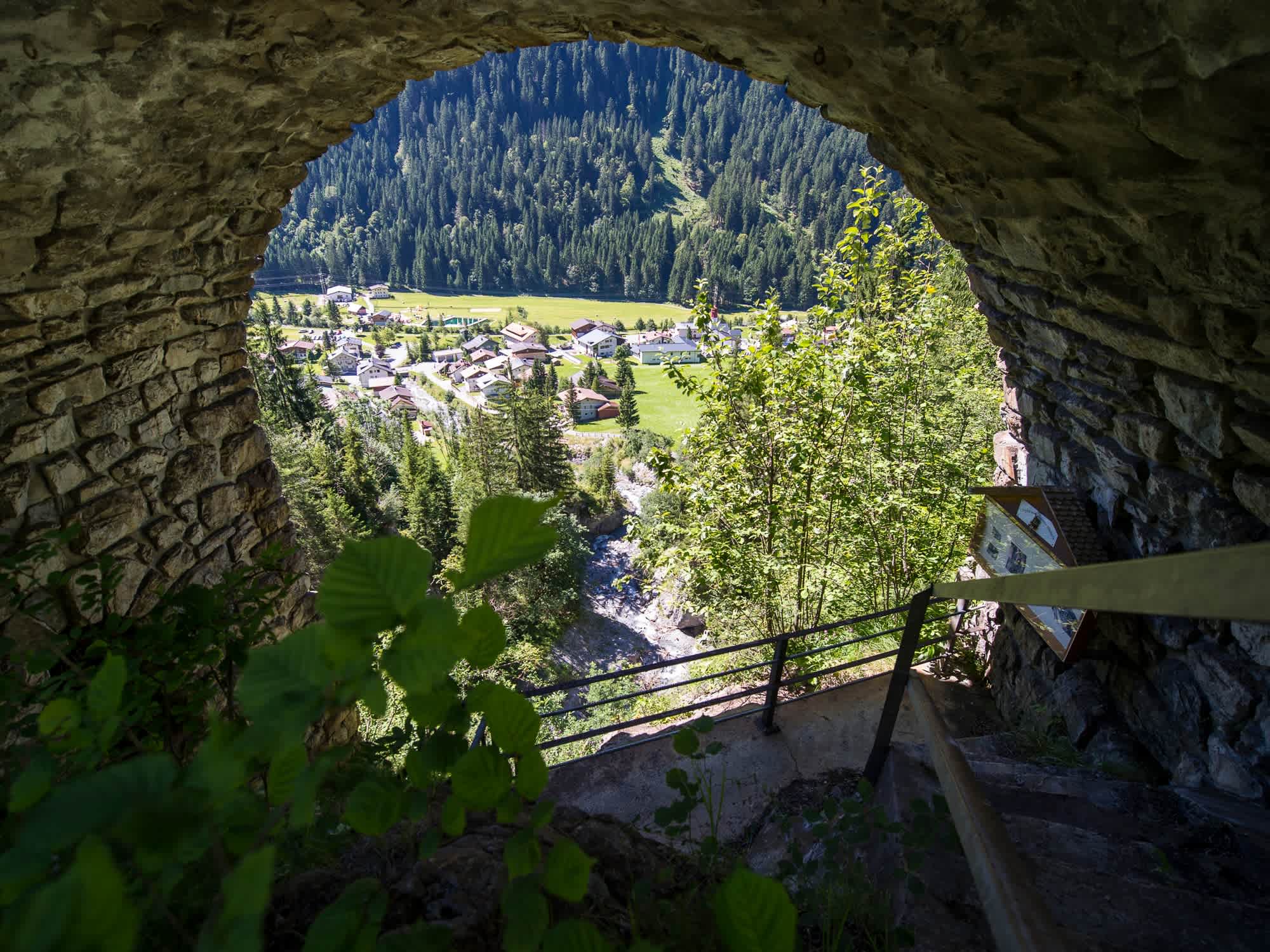 Blick hinunter auf Klösterle am Arlberg