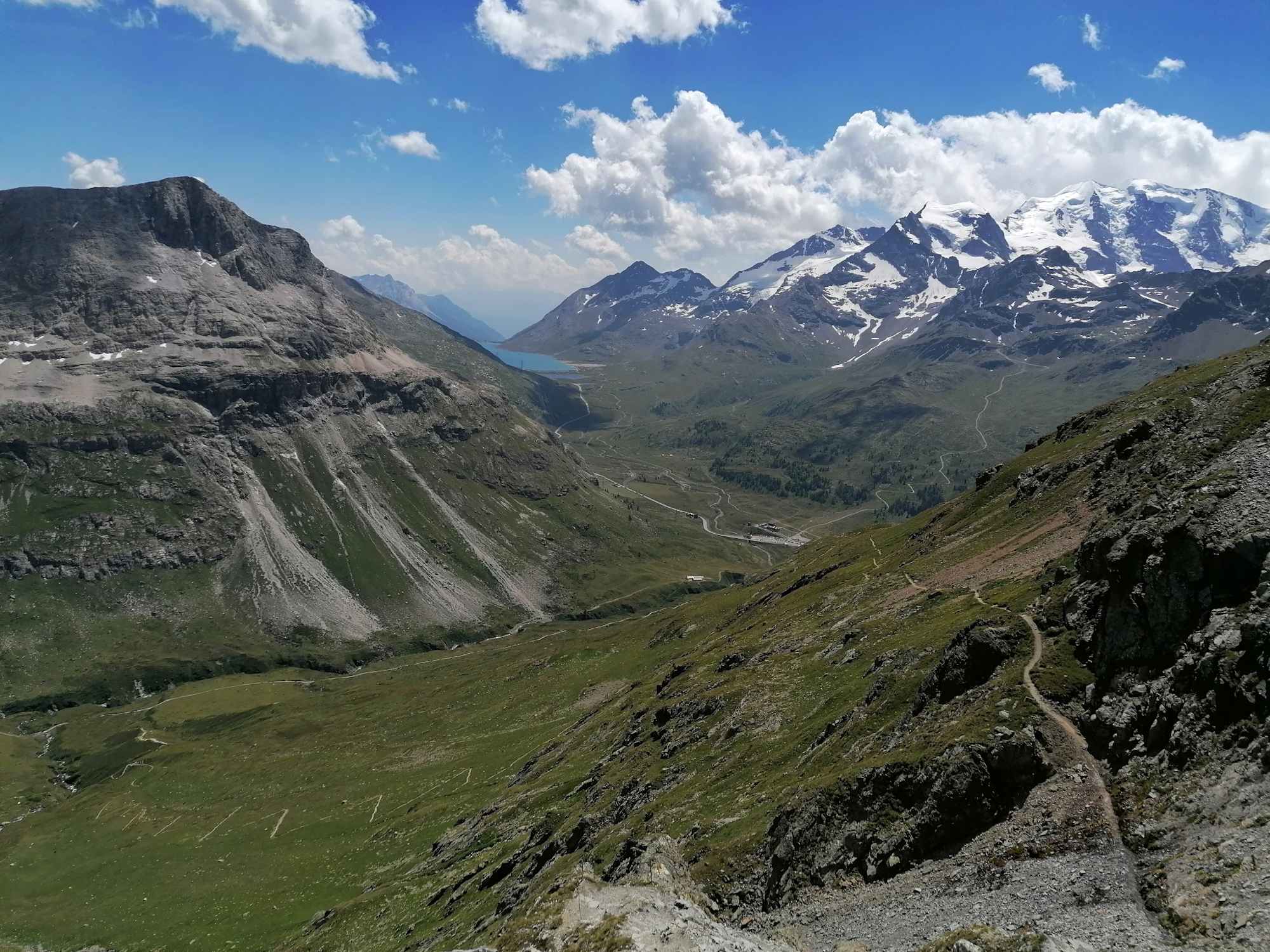Blick zurück ins Val da Fain und auf den Lago Bianco