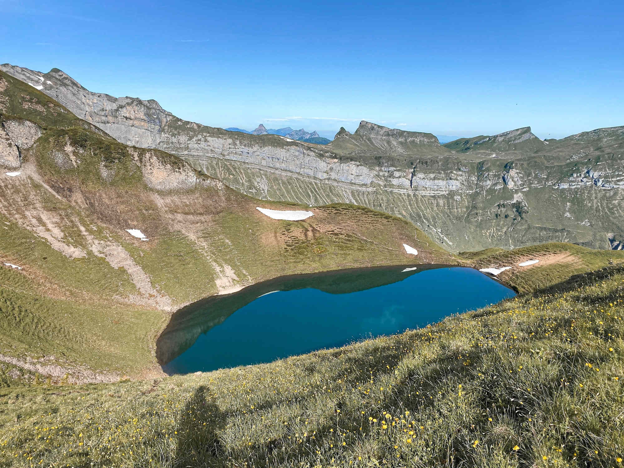Sihlseeli mit Sicht auf Pfannenstöckli und Schülberg