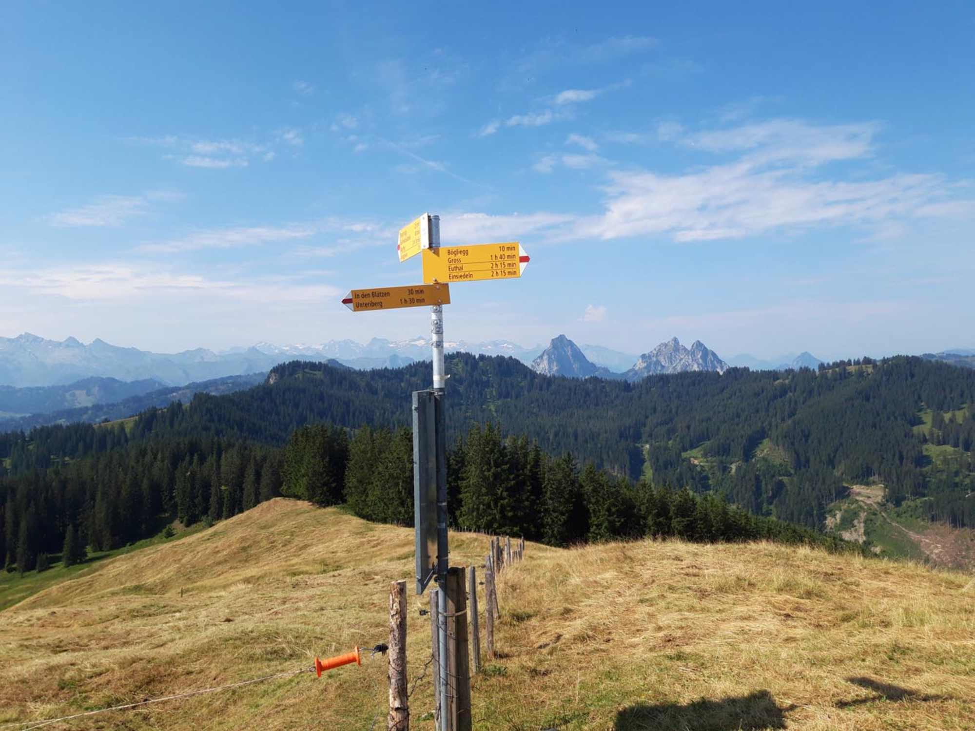 Spital mit Aussicht auf die Mythen