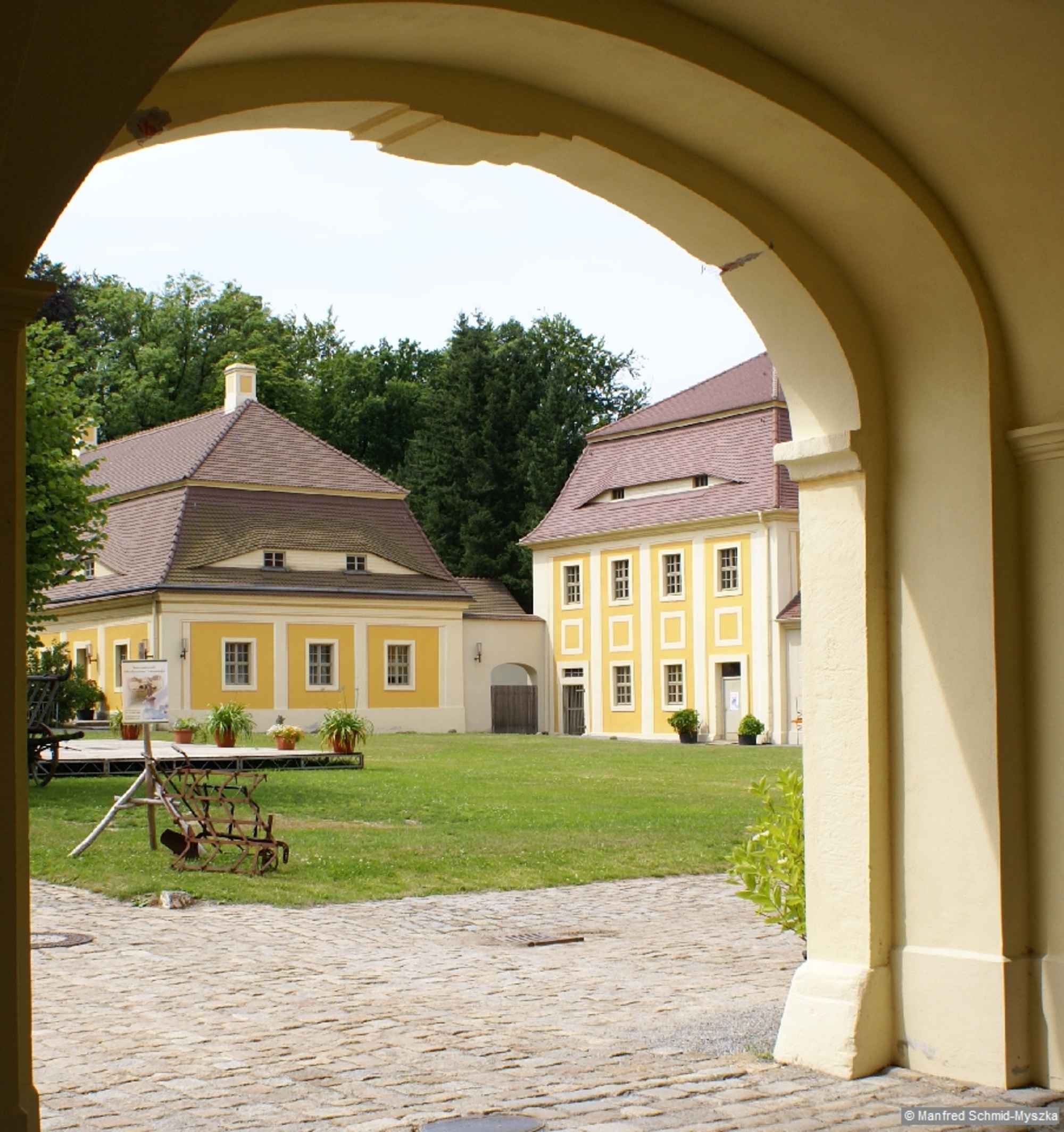 Auf unserer weitläufigen Runde von Bischofswerda zum Butterberg passieren wir das 1737 fertiggestellte Landschloss Rammenau.