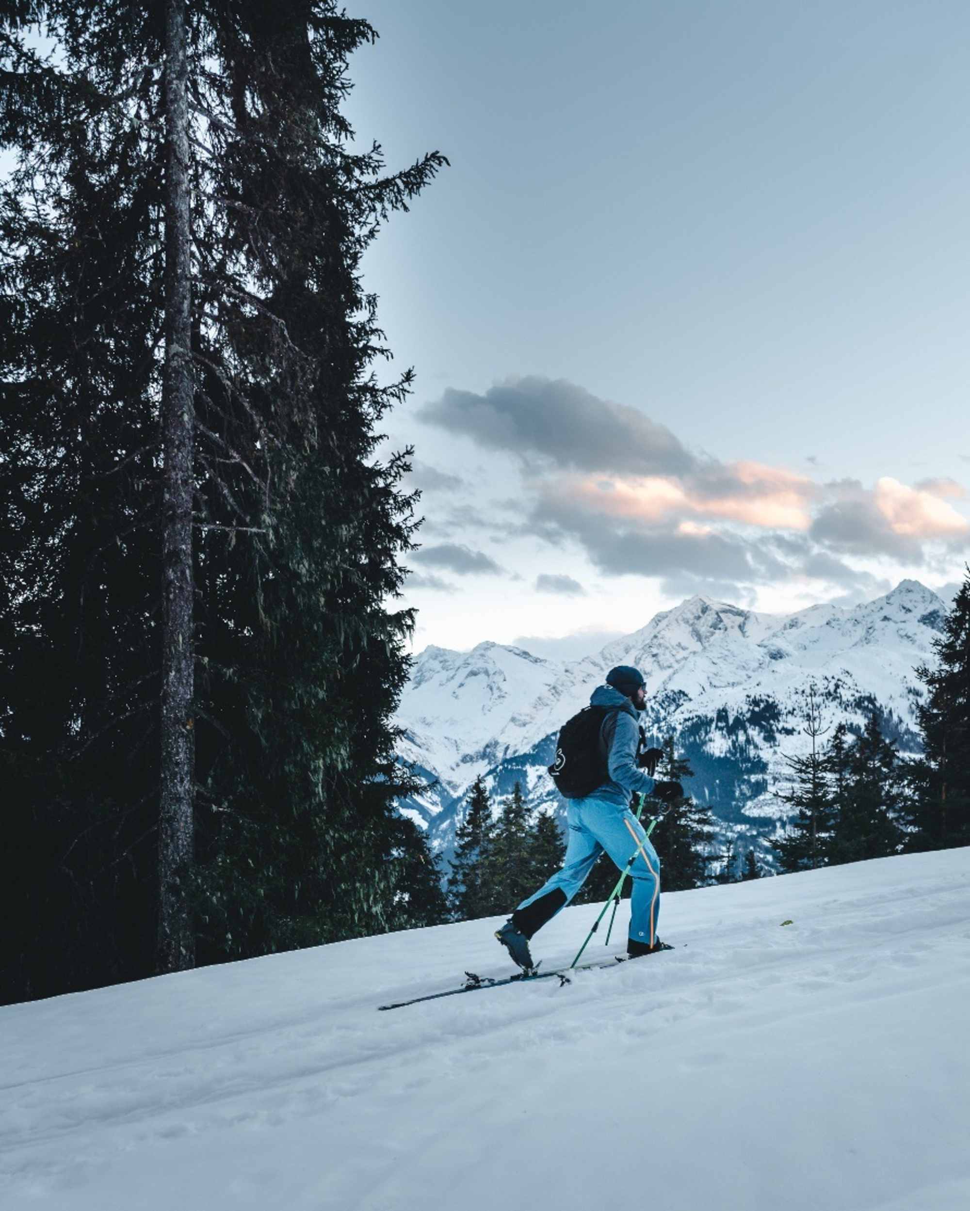 Über Forstwege geht es vom Pass Thurn gemütlich hinaus zur Toni Alm.