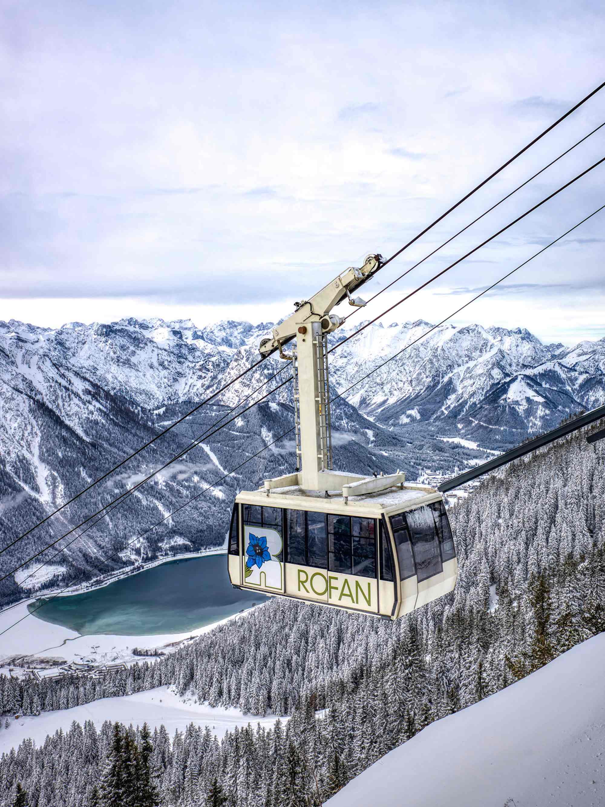 Die Rofan Seilbahn bringt Wintersportler in das gleichnamige Skigebiet
