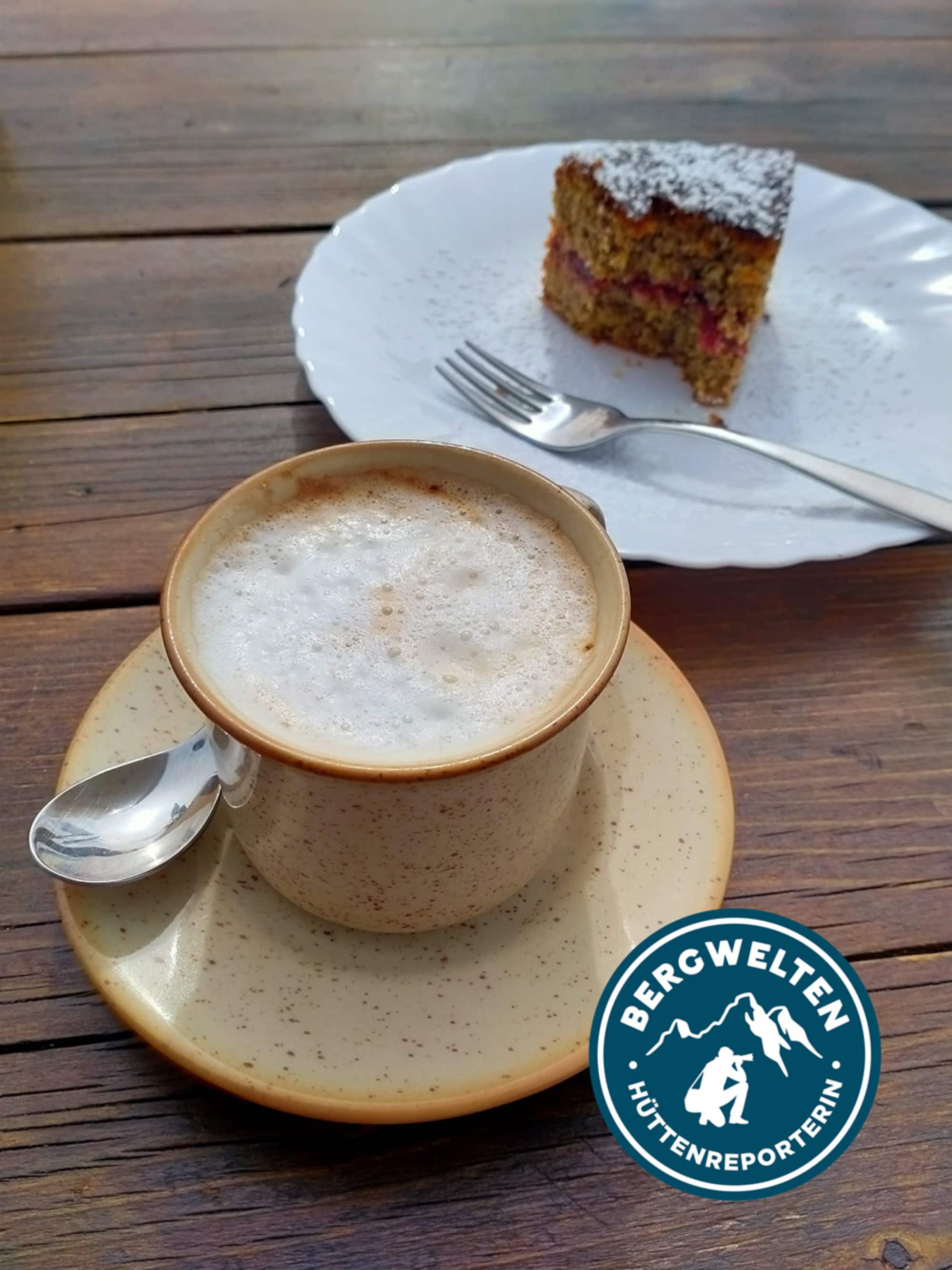 Kaffe und Kuchen auf der Öttenbacher Alm.