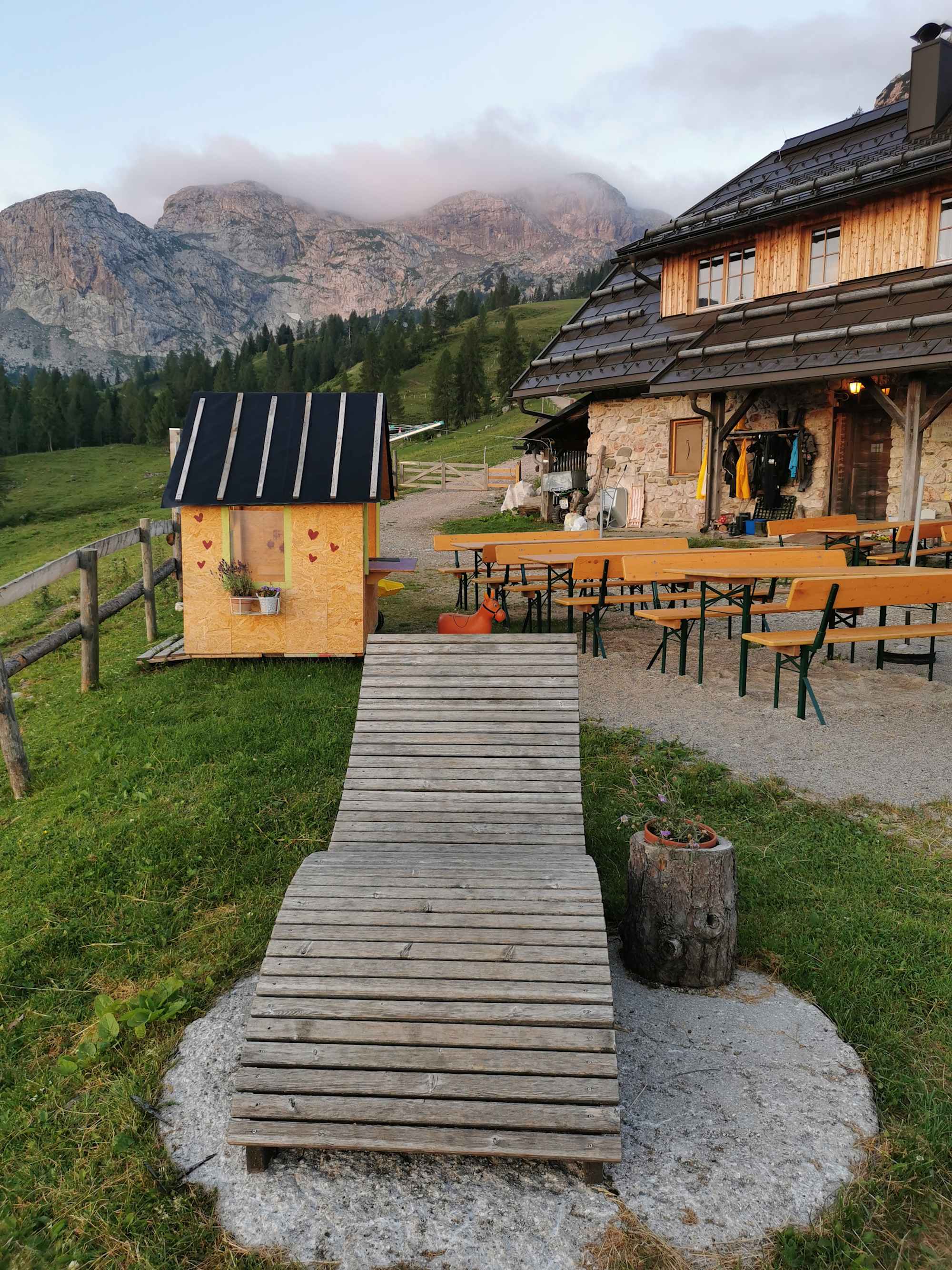 Relaxliege vor der Rudnig Alm