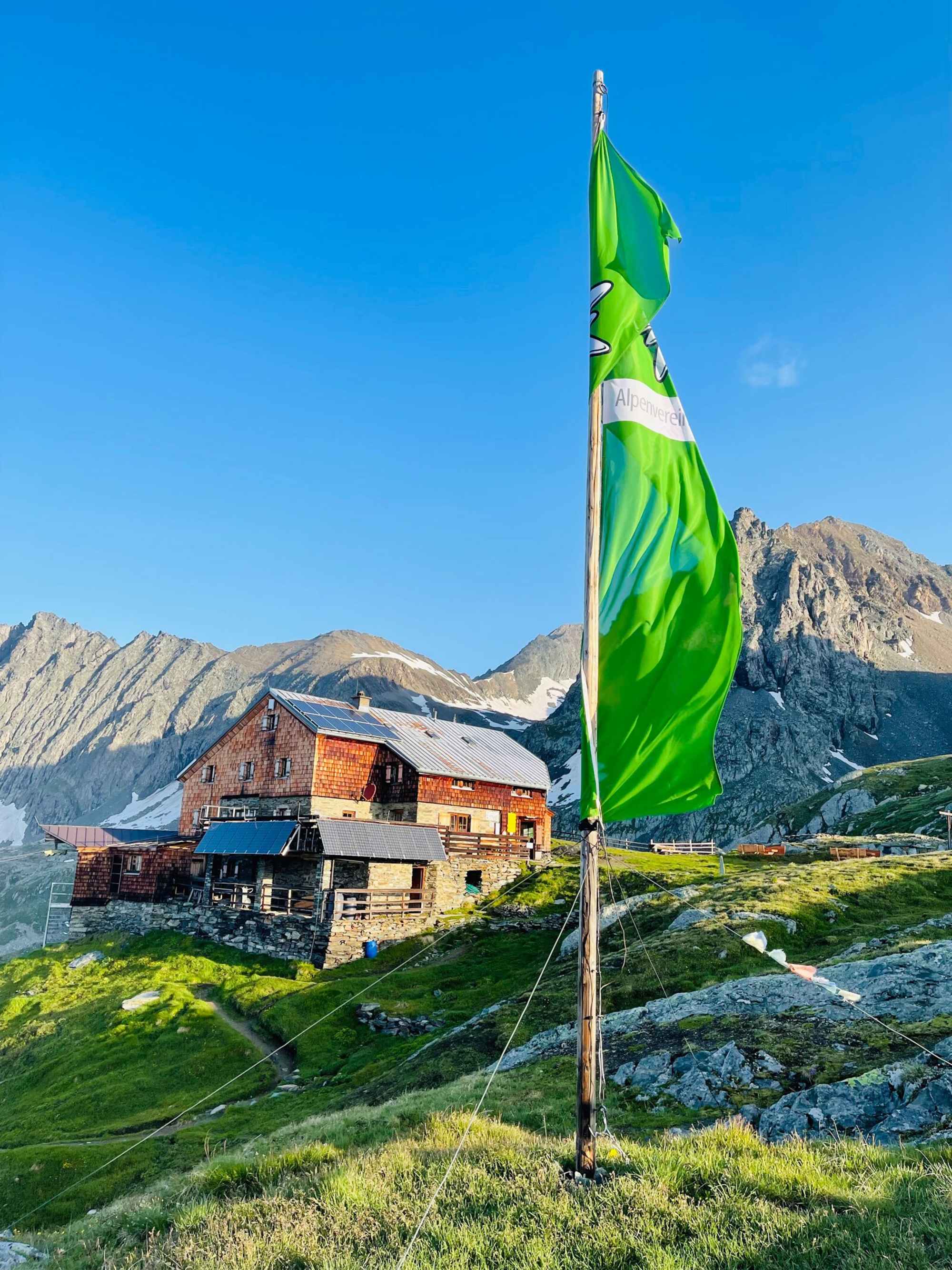 Die Bonn-Matreier-Hütte liegt inmitten der Venedigergruppe
