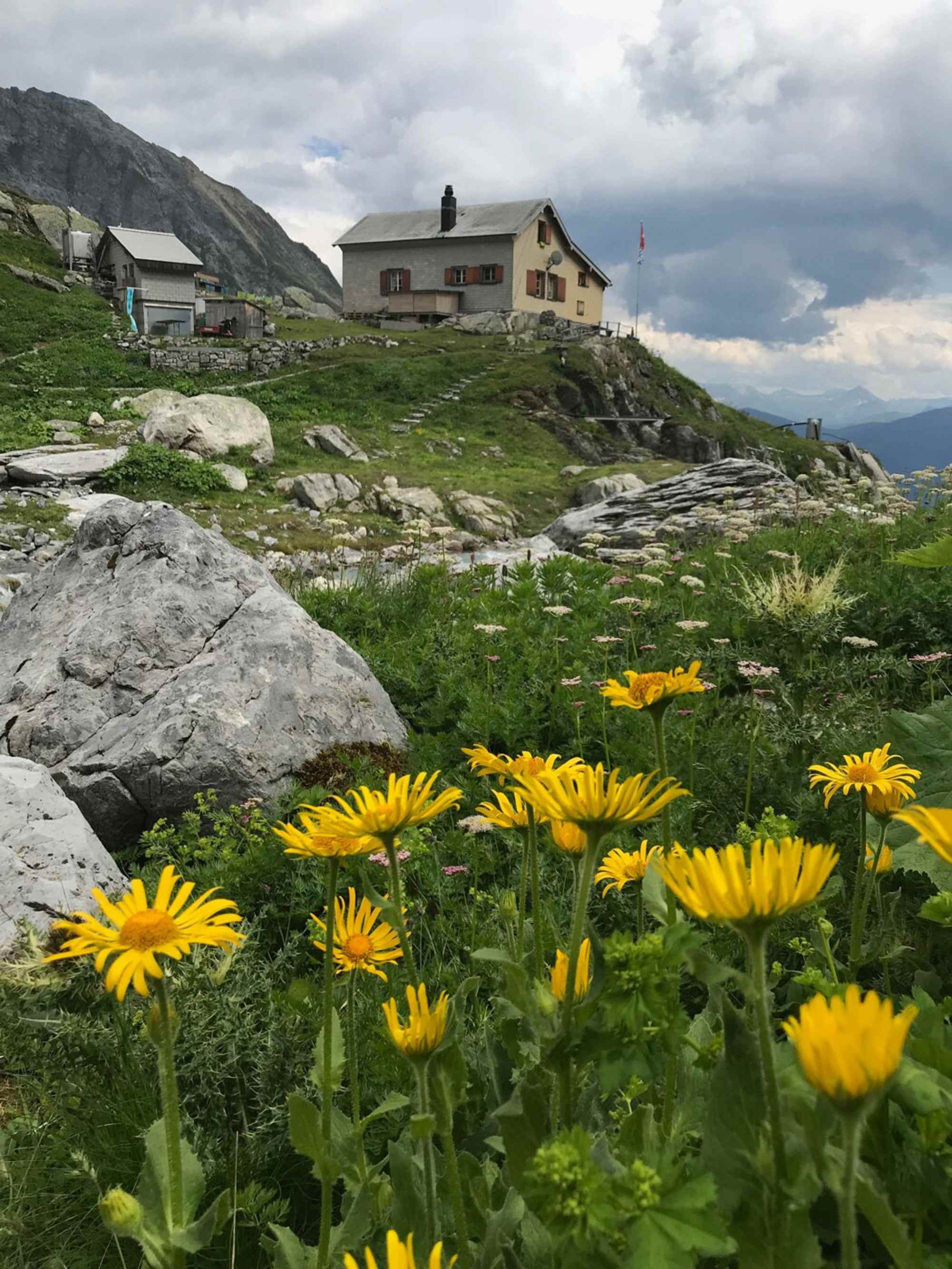 Die Camona da Punteglias südlich des namengleichen Gletscher