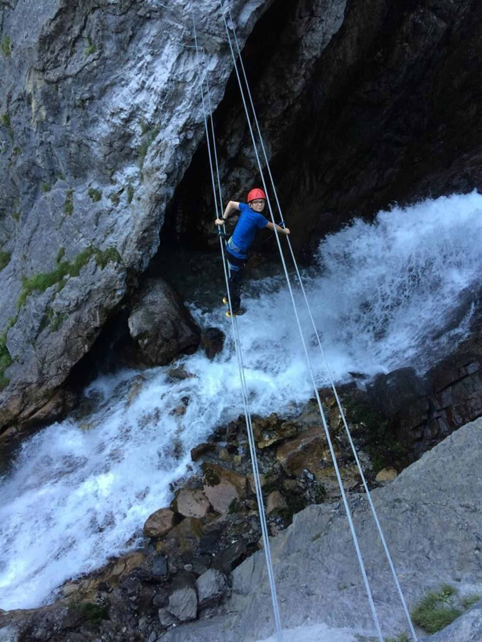 Eine der drei Seilbrücken am Erlebnisklettersteig Simmswasserfall
