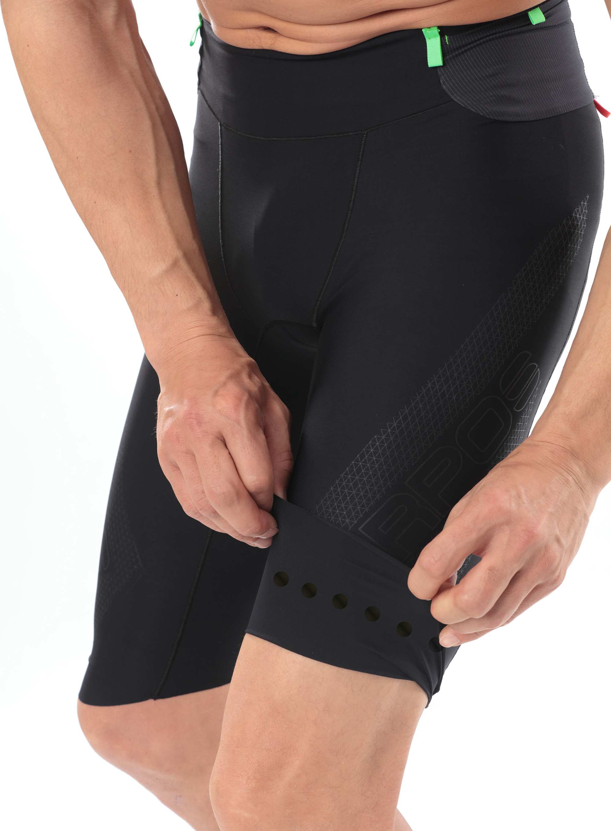 Die Lavaredo Short Tight ist eine etwas längere Variante, die den oft “wetteranfälligen" oberen Kniebereich bzw. Muskelansatz und Oberschenkel schützt.