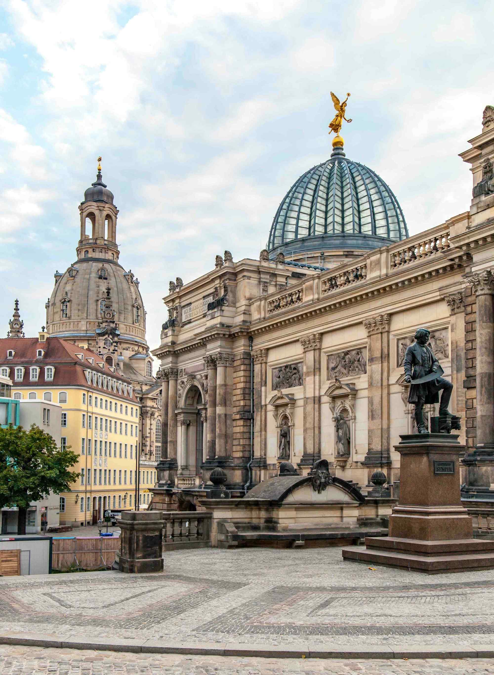 Die Frauenkirche mit der Zitronenpresse