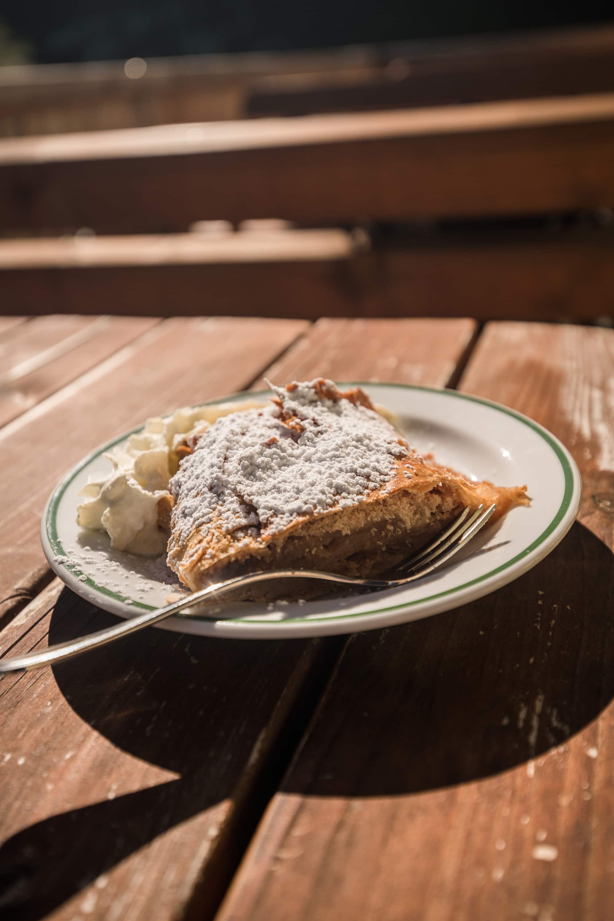 Apfelstrudel auf der Bockhartseehütte