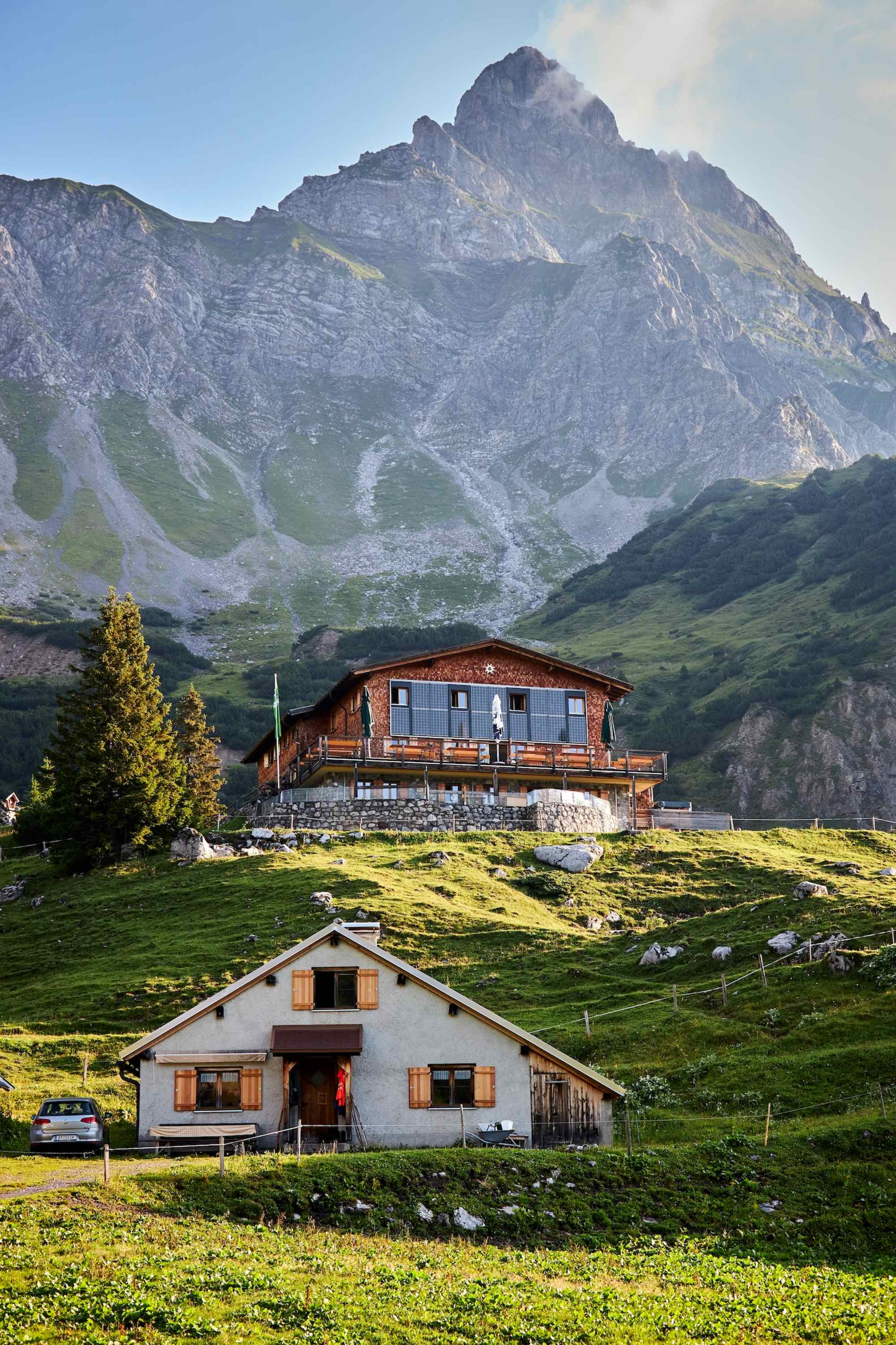 Hütte liegt im Montafon, am Fuße von Zimba und Saulakop